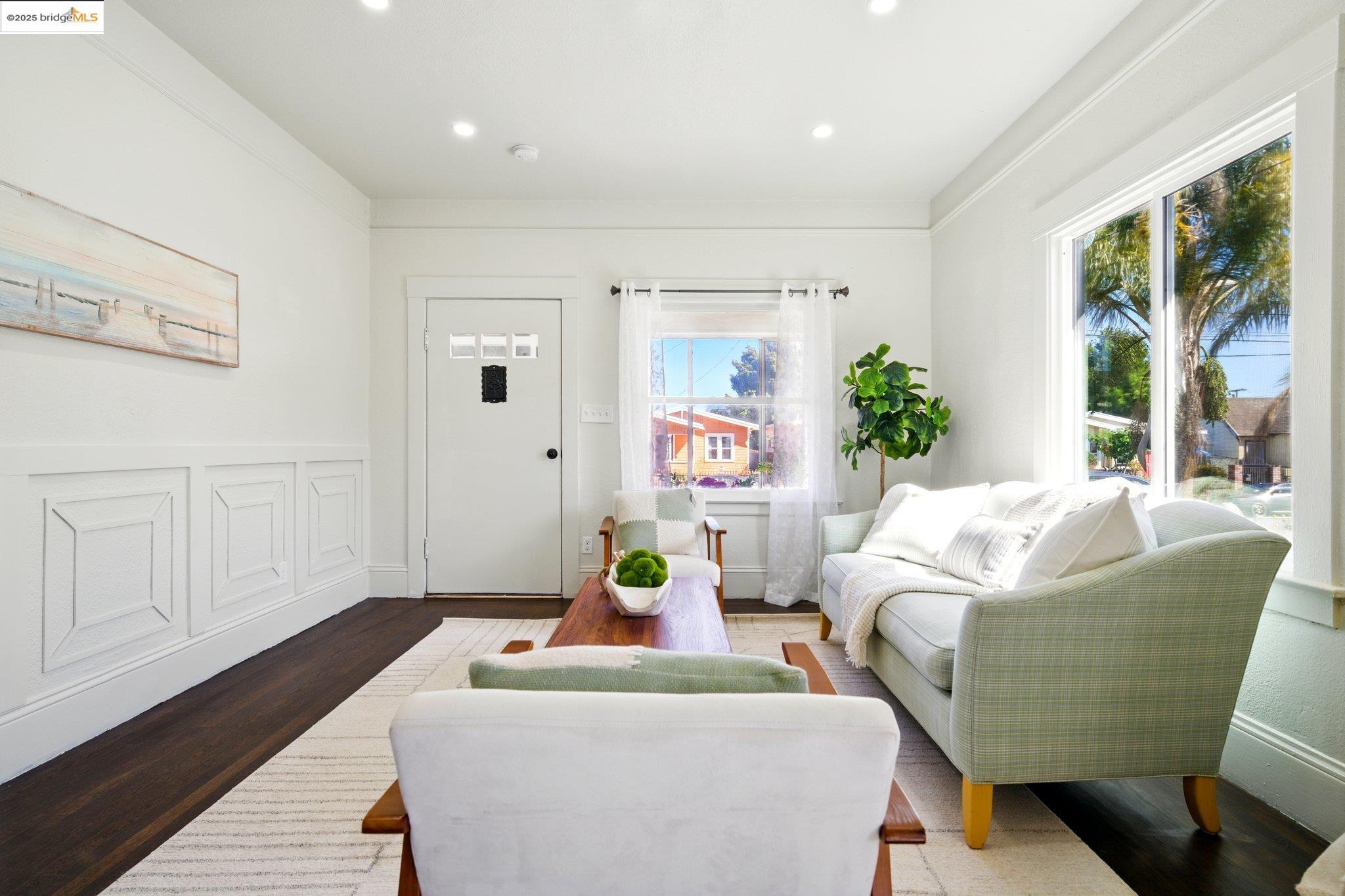 Detail Gallery Image 9 of 60 For 2507 63rd Ave, Oakland,  CA 94605 - 3 Beds | 2 Baths