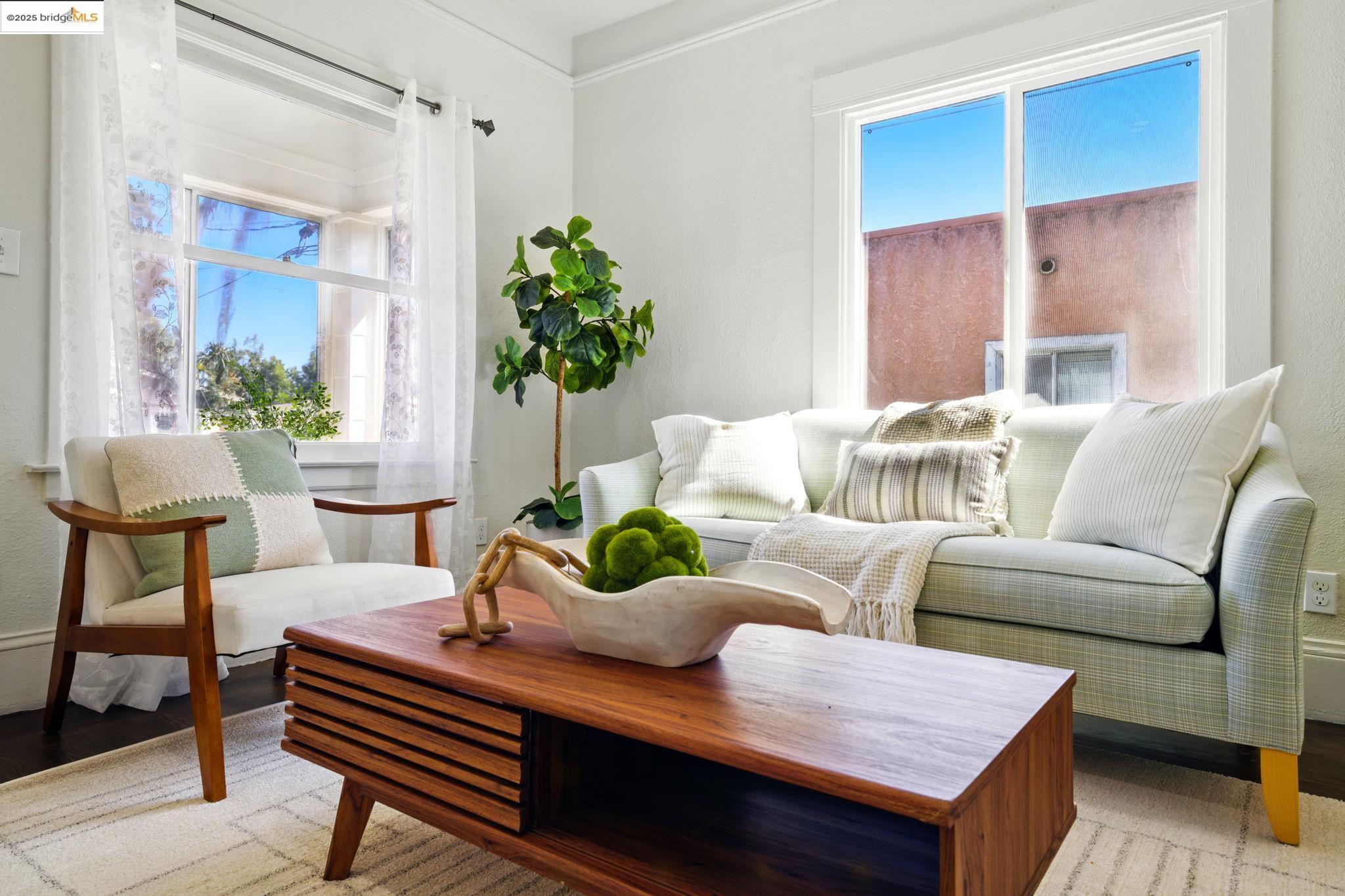 Detail Gallery Image 10 of 60 For 2507 63rd Ave, Oakland,  CA 94605 - 3 Beds | 2 Baths
