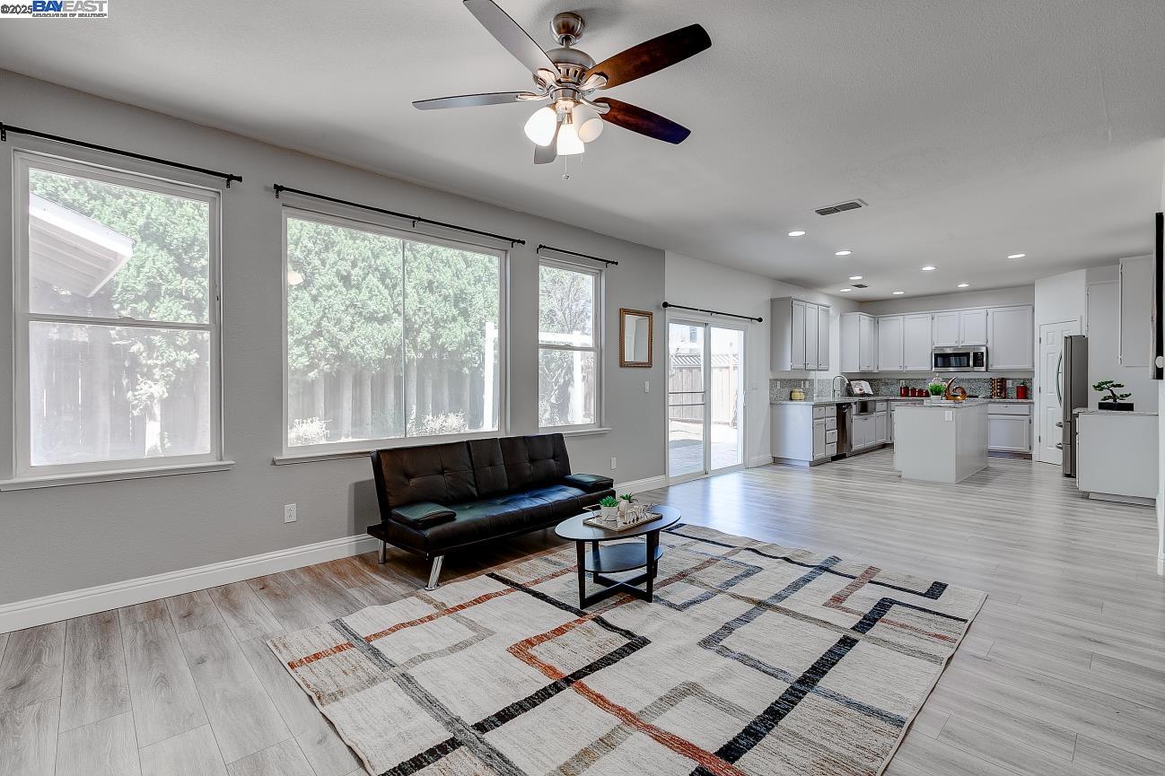 Detail Gallery Image 5 of 42 For 1507 Arrigotti, Tracy,  CA 95377 - 4 Beds | 3 Baths