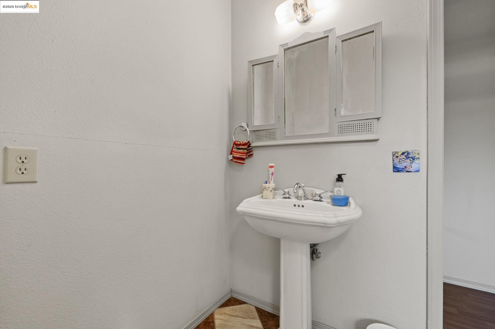 Detail Gallery Image 11 of 28 For 20316 Patrick Ln, Tuolumne,  CA 95379 - 2 Beds | 2 Baths