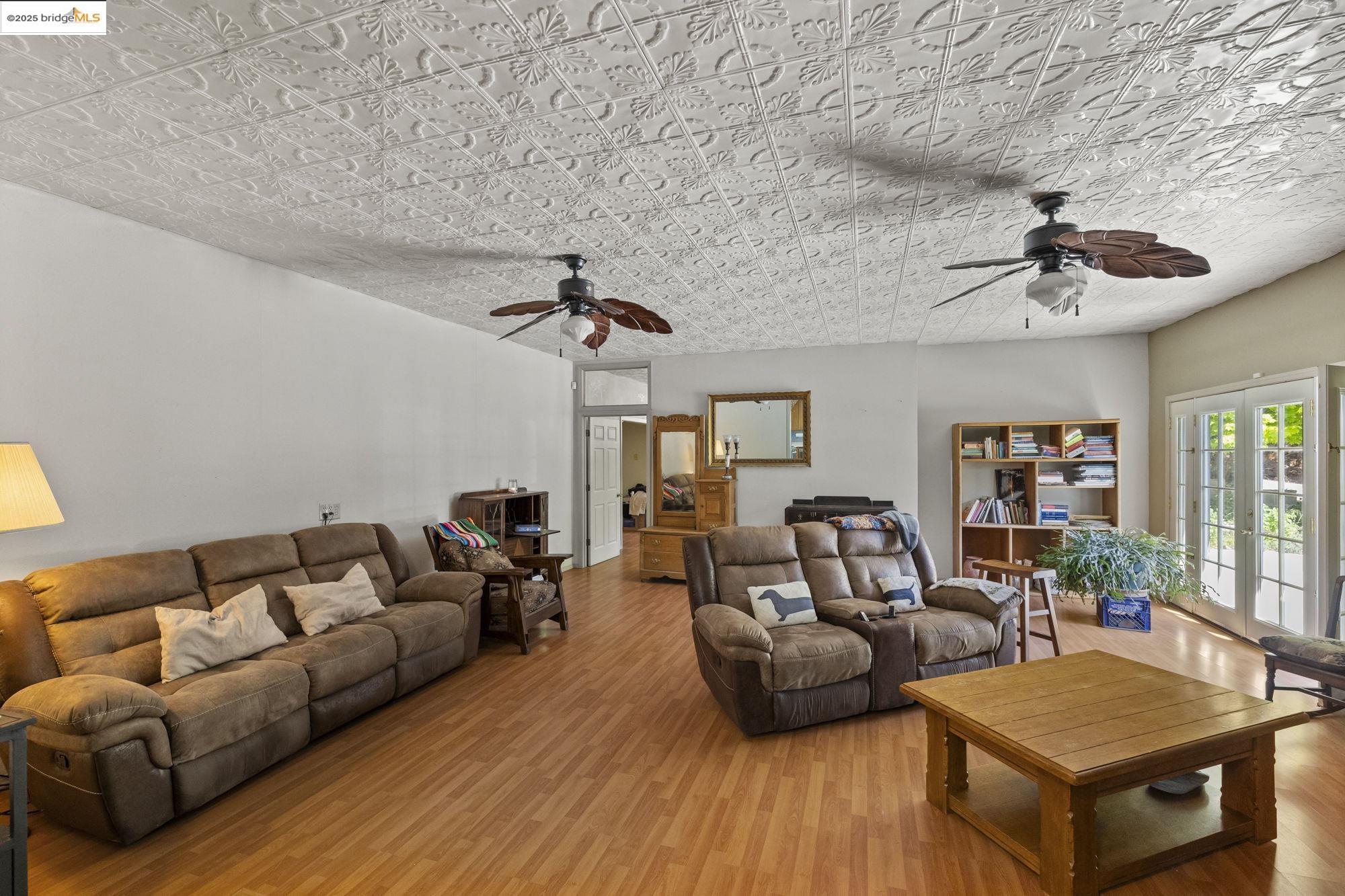 Detail Gallery Image 3 of 28 For 20316 Patrick Ln, Tuolumne,  CA 95379 - 2 Beds | 2 Baths