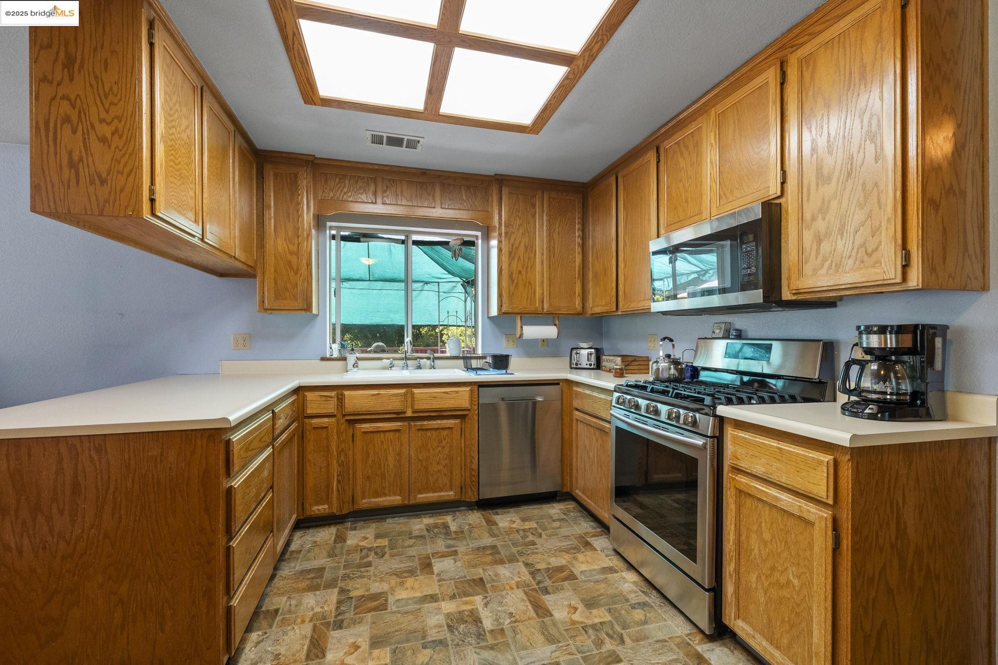 Detail Gallery Image 21 of 28 For 20316 Patrick Ln, Tuolumne,  CA 95379 - 2 Beds | 2 Baths