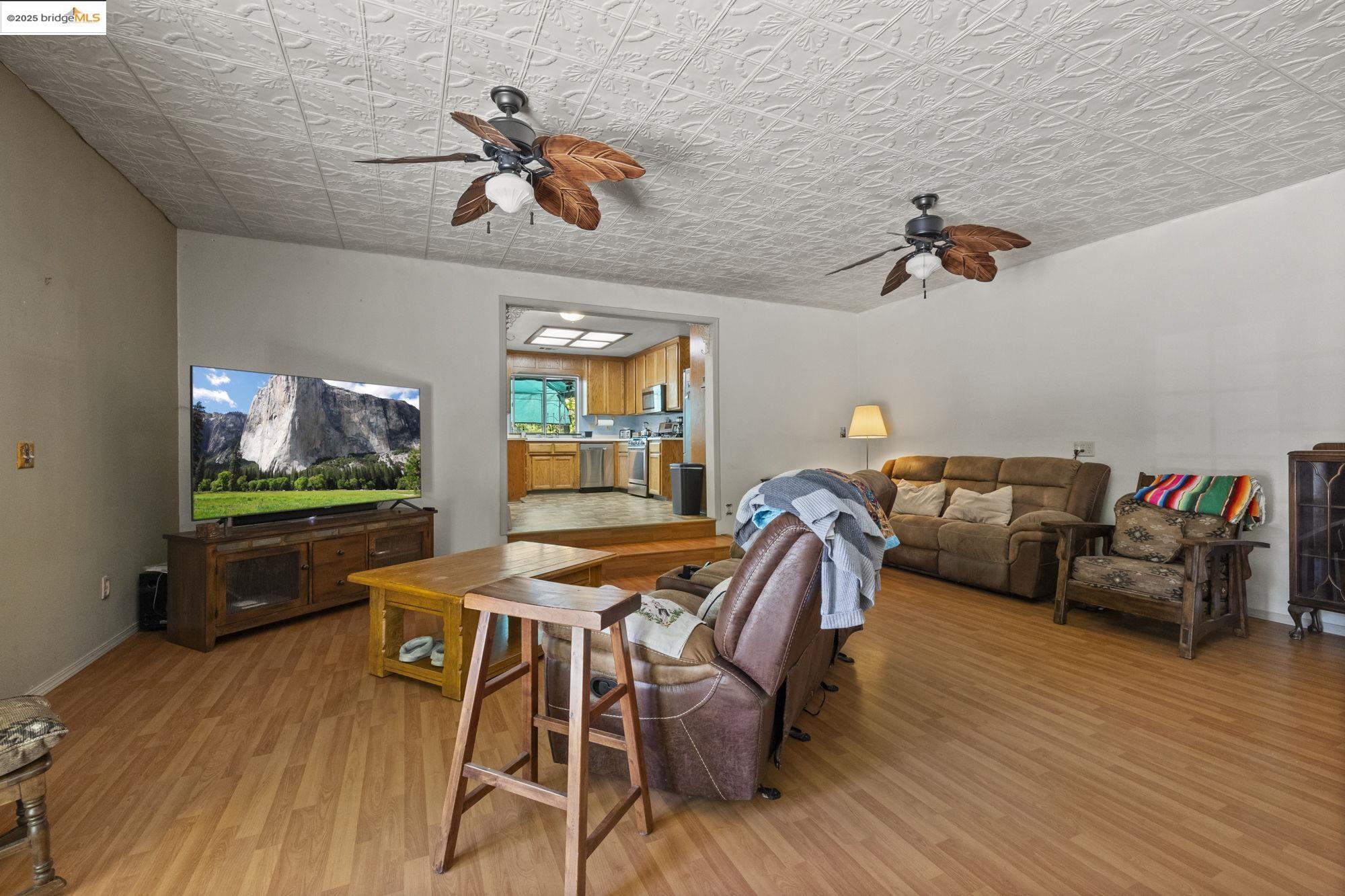 Detail Gallery Image 6 of 28 For 20316 Patrick Ln, Tuolumne,  CA 95379 - 2 Beds | 2 Baths
