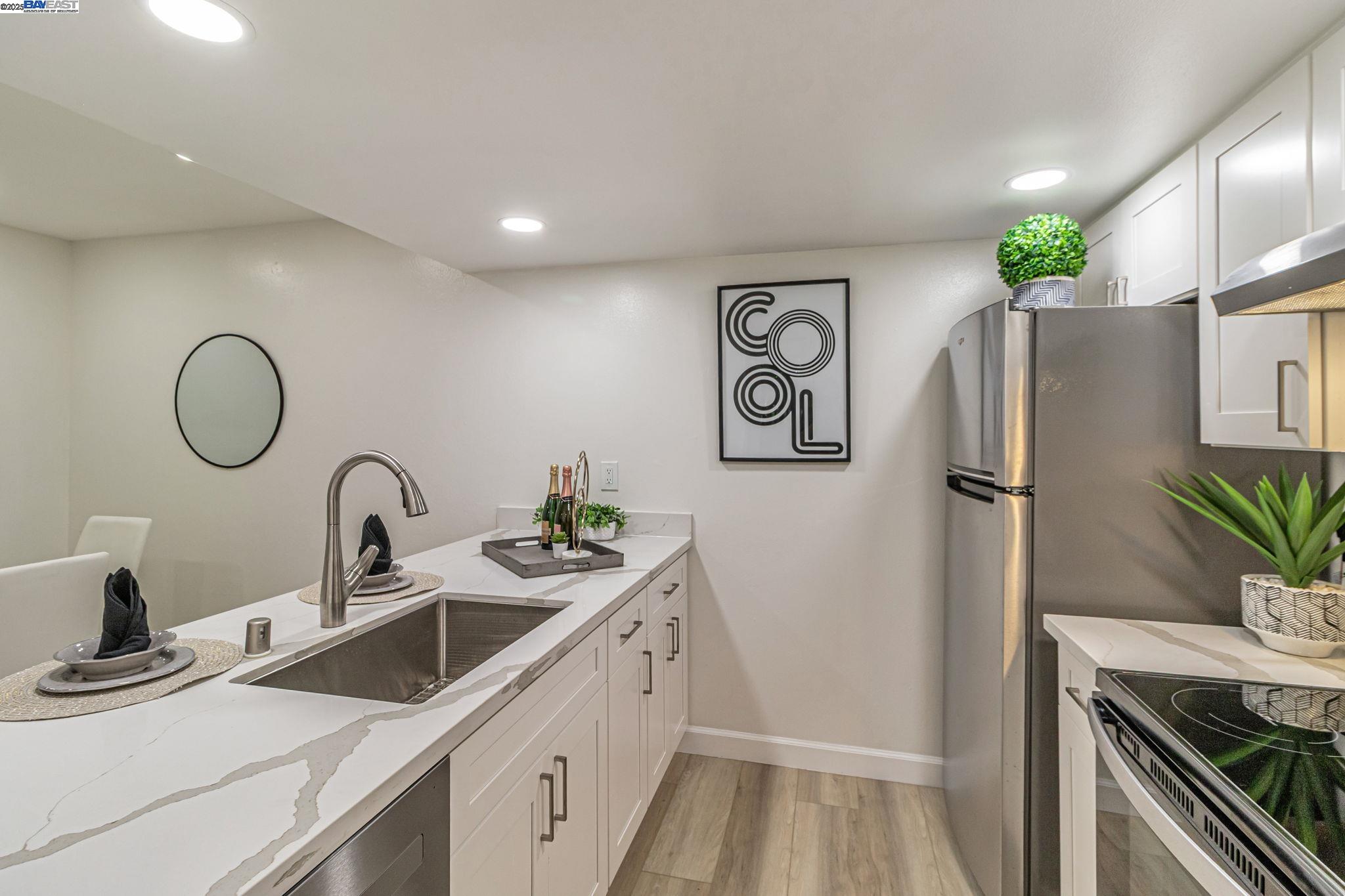 Detail Gallery Image 11 of 39 For 215 Red Oak Dr #C,  Sunnyvale,  CA 94086 - 2 Beds | 1 Baths