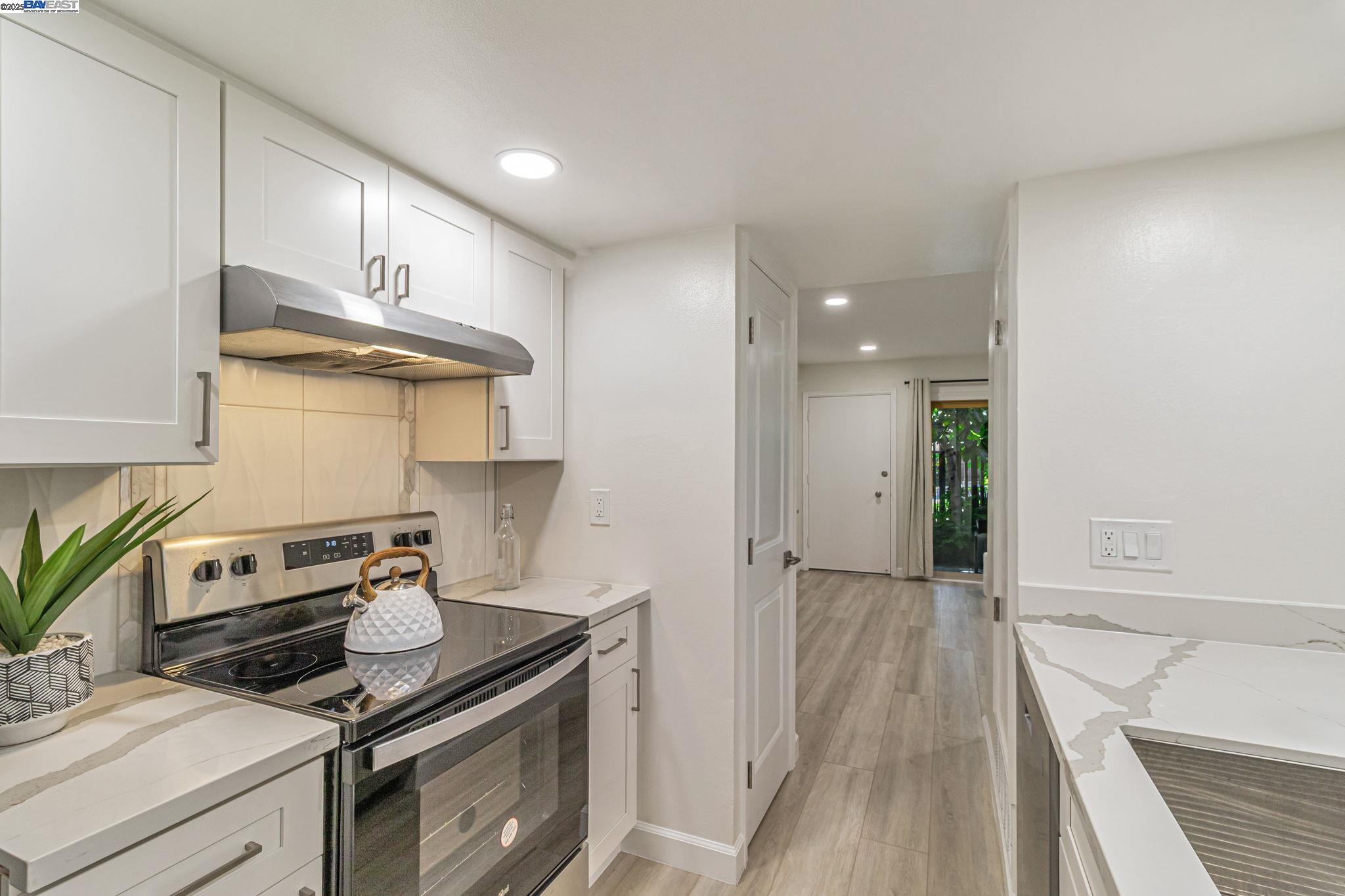 Detail Gallery Image 12 of 39 For 215 Red Oak Dr #C,  Sunnyvale,  CA 94086 - 2 Beds | 1 Baths