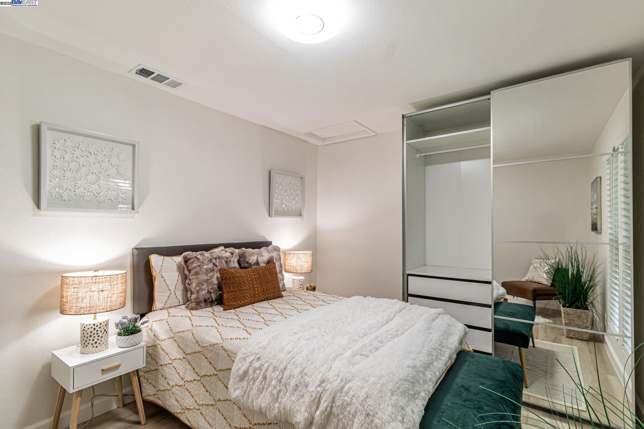 Detail Gallery Image 17 of 39 For 215 Red Oak Dr #C,  Sunnyvale,  CA 94086 - 2 Beds | 1 Baths