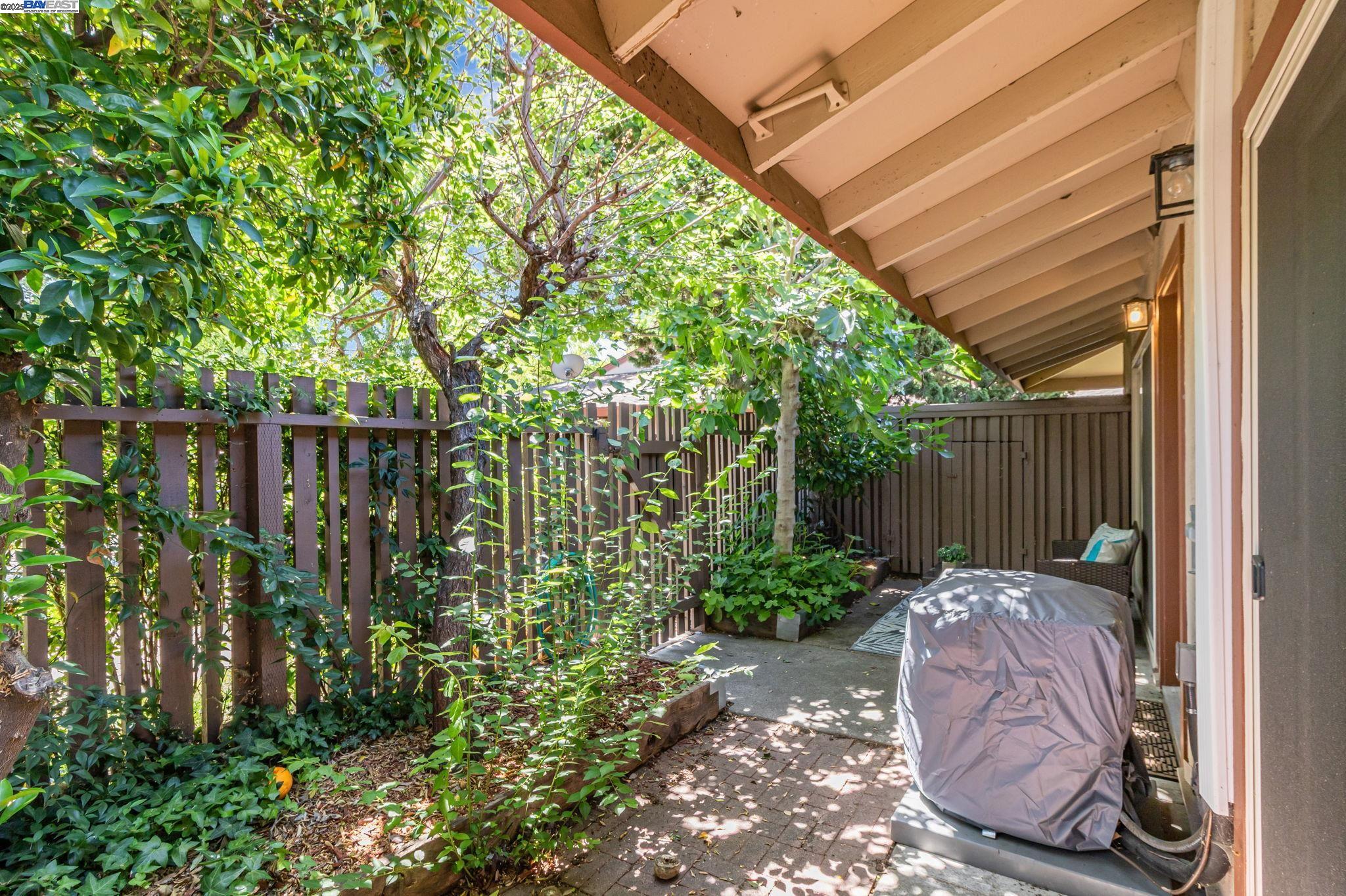 Detail Gallery Image 27 of 39 For 215 Red Oak Dr #C,  Sunnyvale,  CA 94086 - 2 Beds | 1 Baths