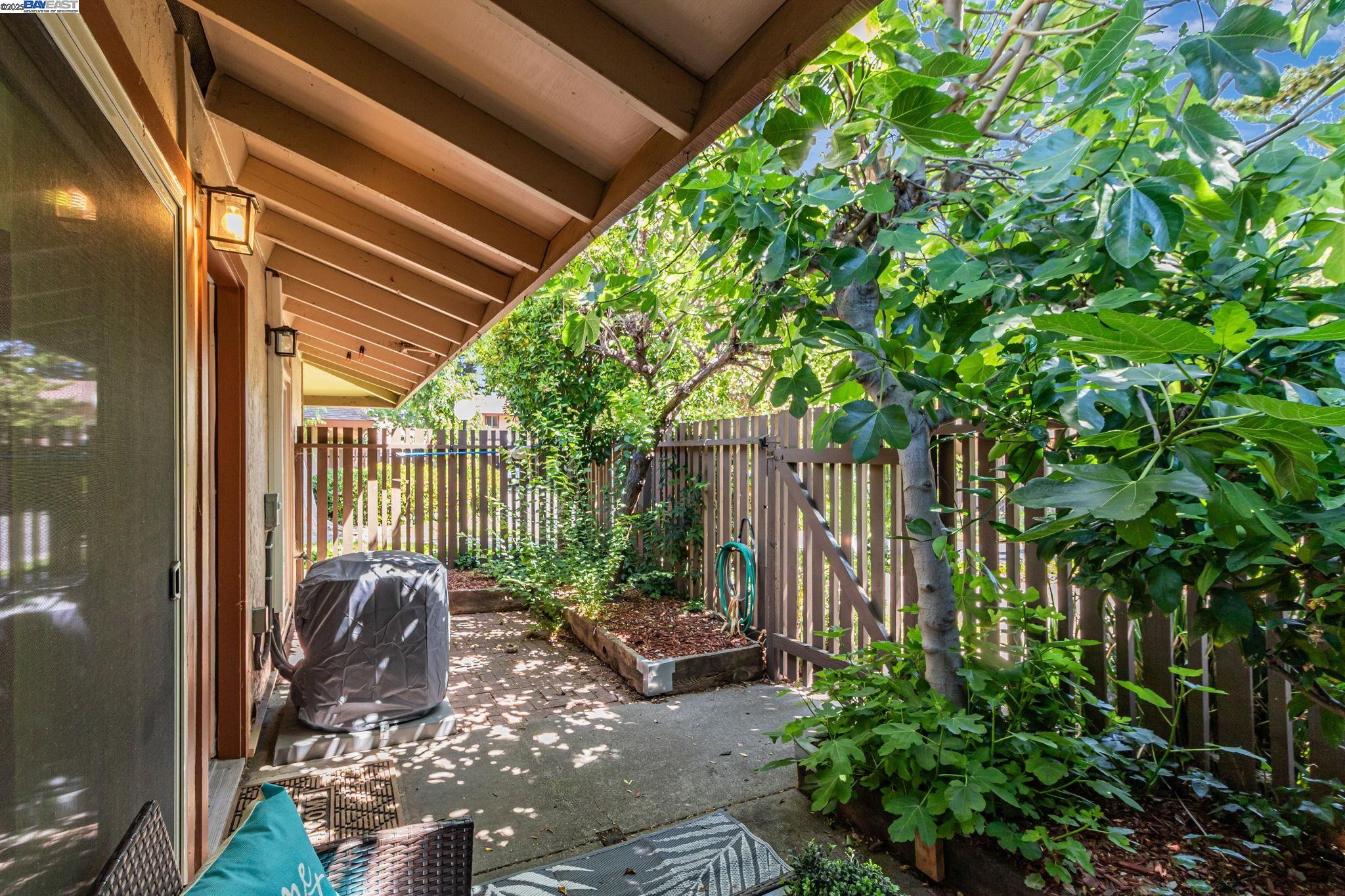 Detail Gallery Image 28 of 39 For 215 Red Oak Dr #C,  Sunnyvale,  CA 94086 - 2 Beds | 1 Baths