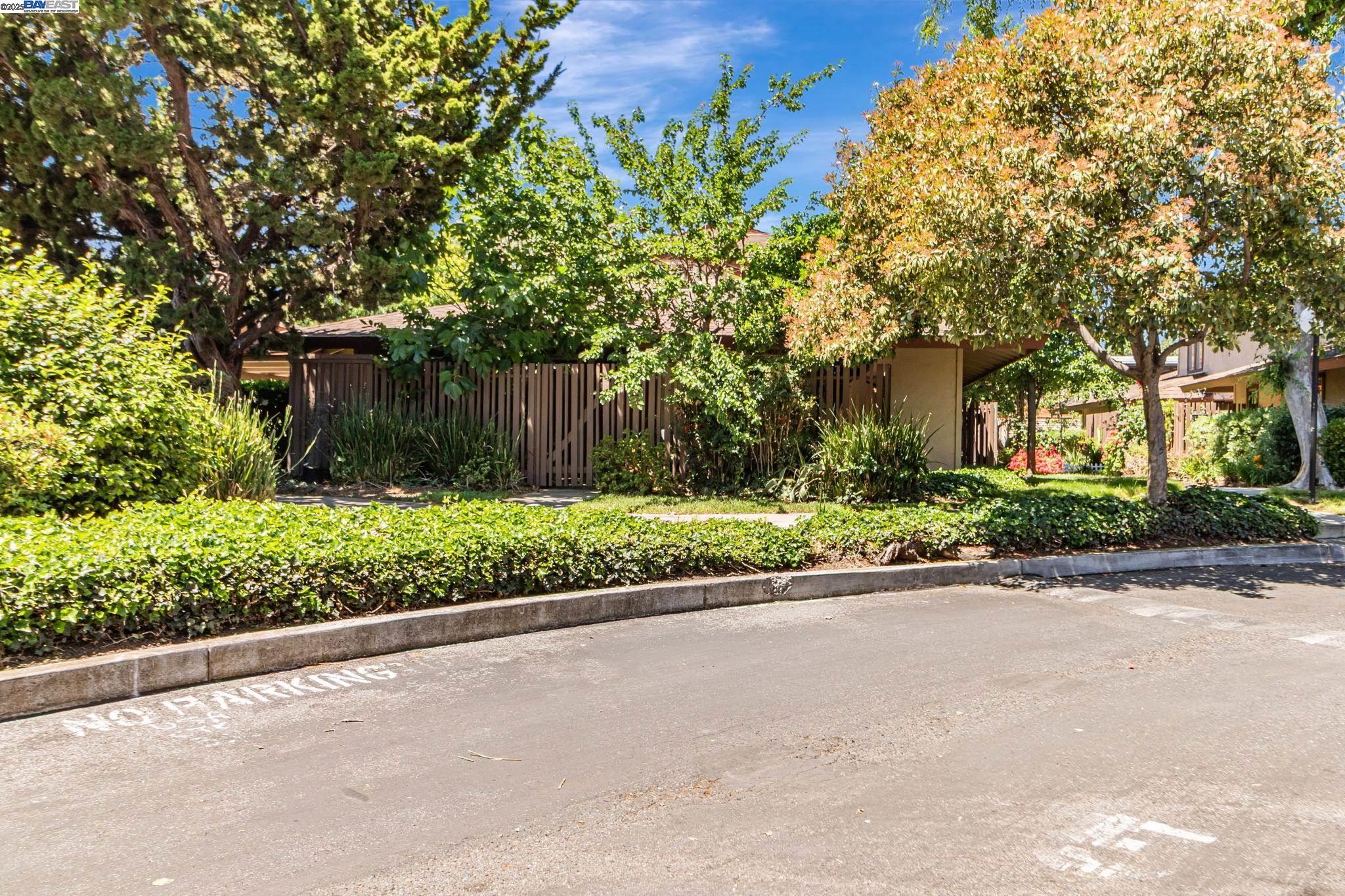 Detail Gallery Image 32 of 39 For 215 Red Oak Dr #C,  Sunnyvale,  CA 94086 - 2 Beds | 1 Baths