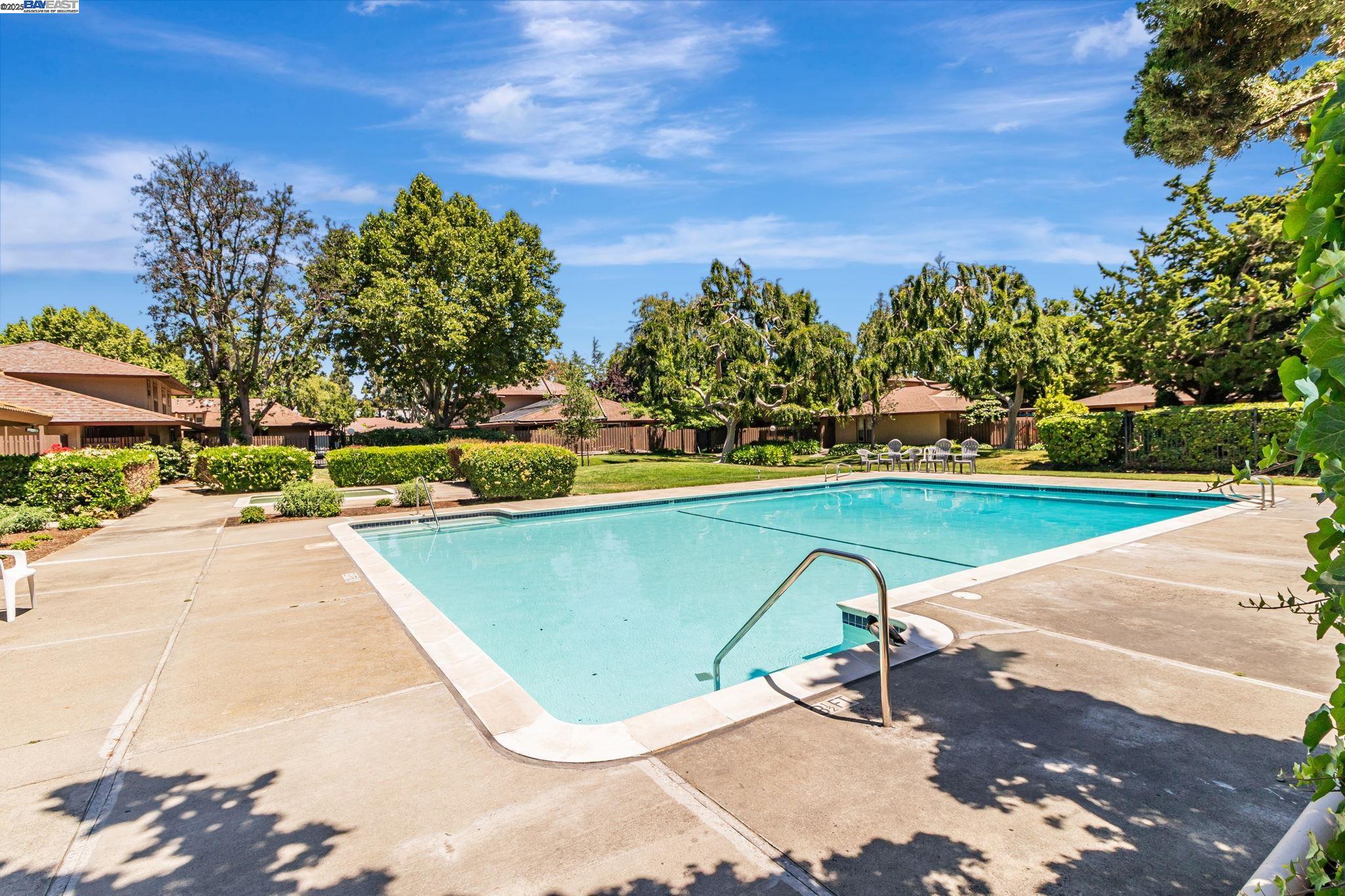 Detail Gallery Image 39 of 40 For 215 Red Oak Dr #C,  Sunnyvale,  CA 94086 - 2 Beds | 1 Baths