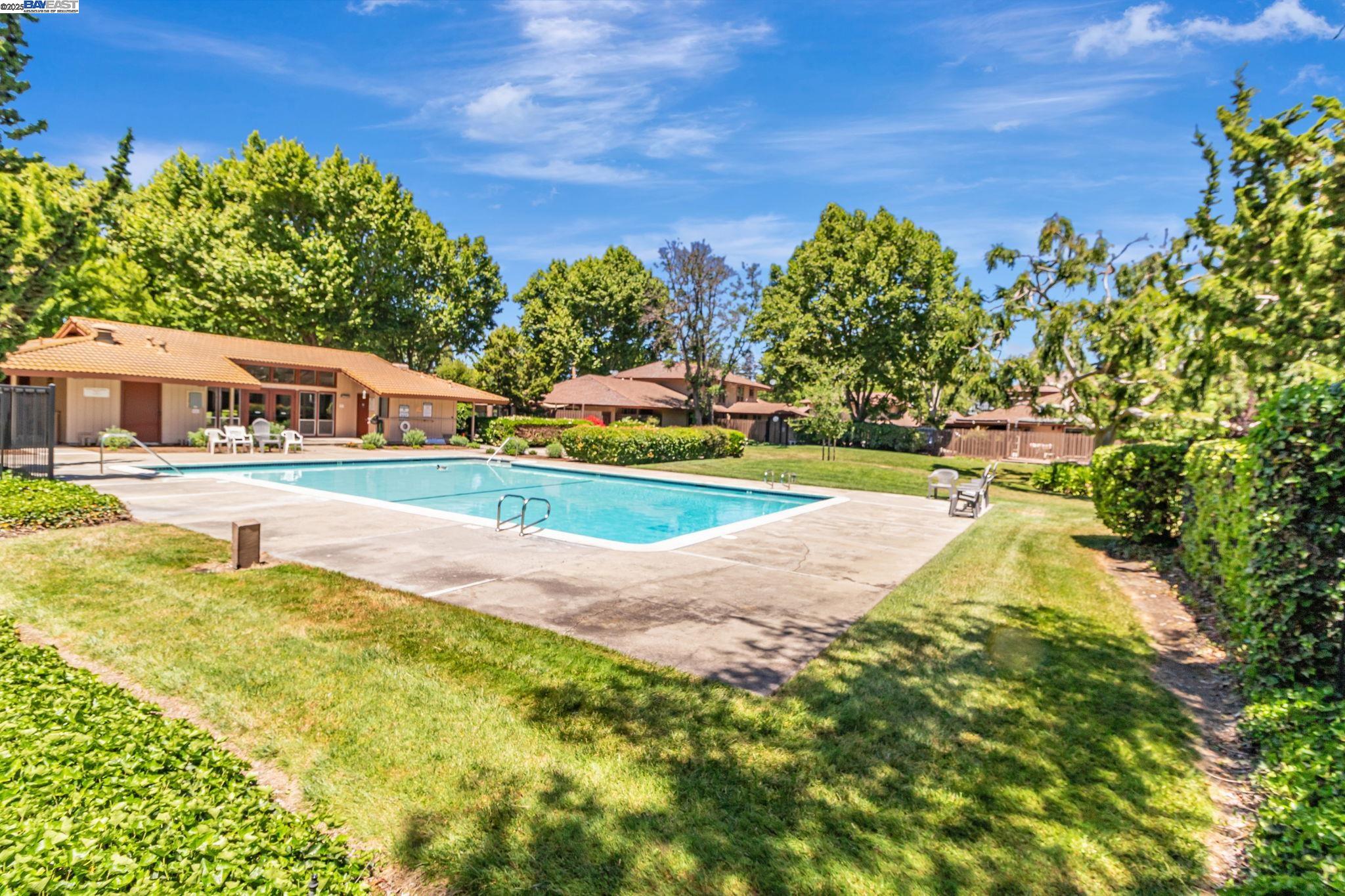 Detail Gallery Image 39 of 39 For 215 Red Oak Dr #C,  Sunnyvale,  CA 94086 - 2 Beds | 1 Baths