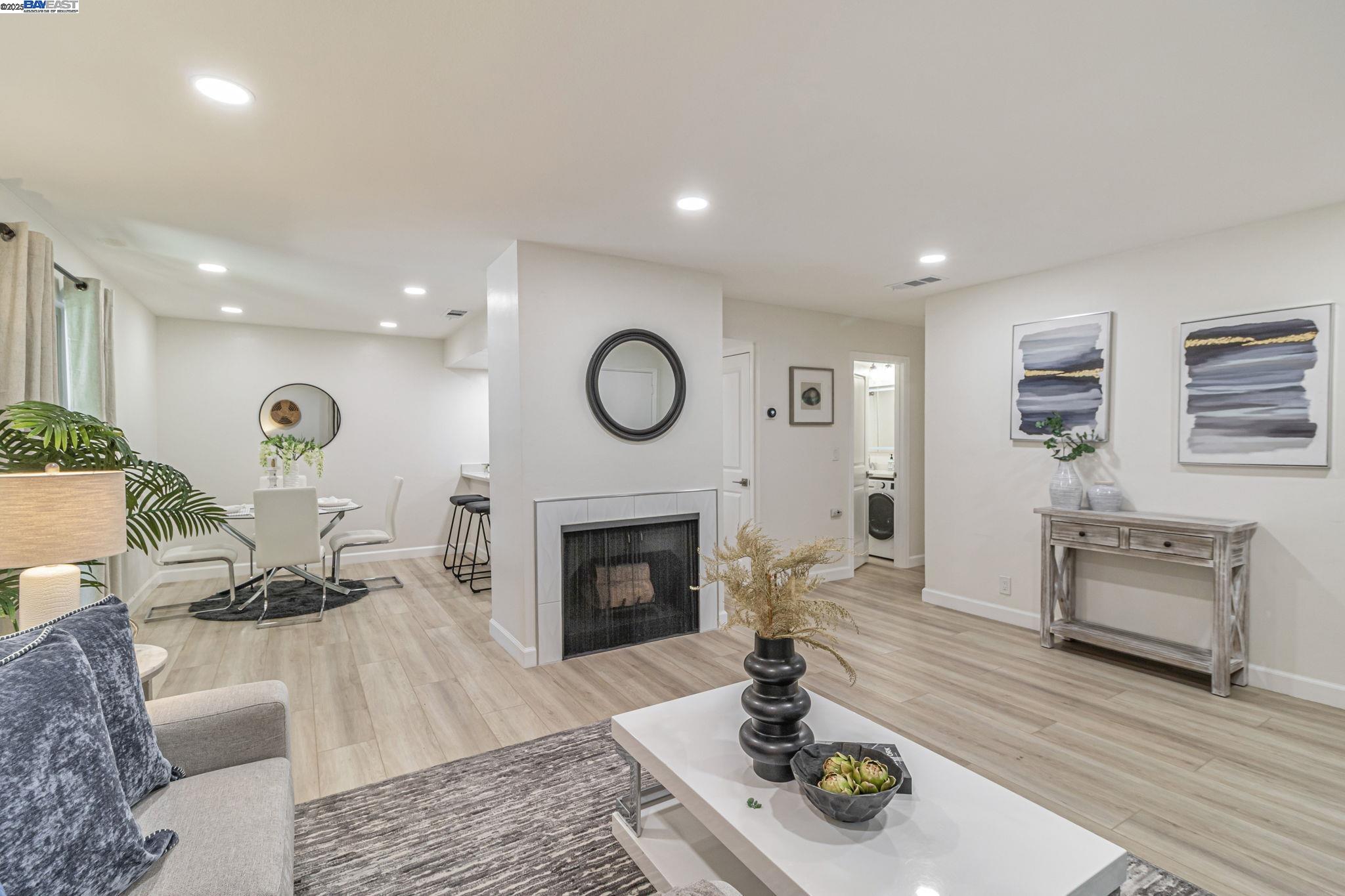 Detail Gallery Image 7 of 39 For 215 Red Oak Dr #C,  Sunnyvale,  CA 94086 - 2 Beds | 1 Baths