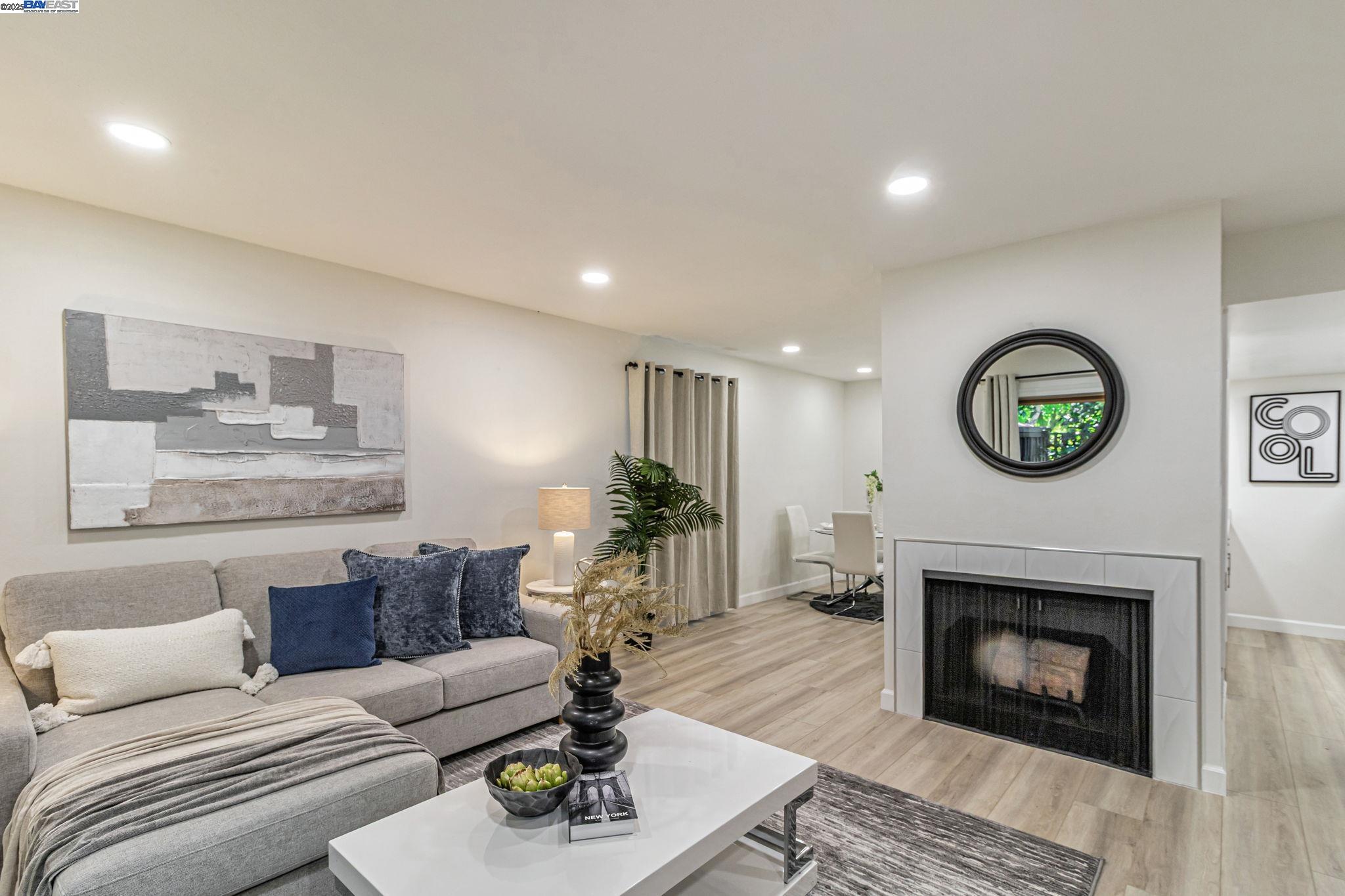 Detail Gallery Image 10 of 40 For 215 Red Oak Dr #C,  Sunnyvale,  CA 94086 - 2 Beds | 1 Baths