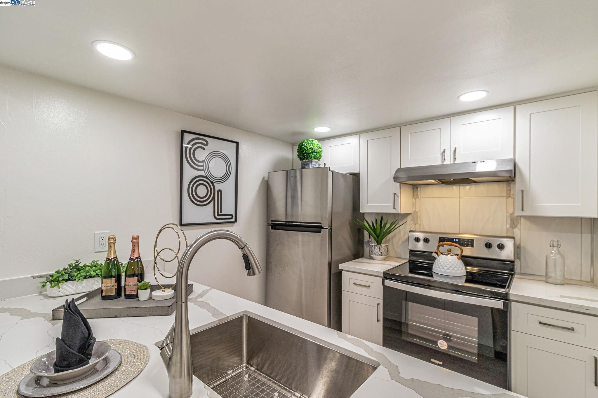 Detail Gallery Image 10 of 39 For 215 Red Oak Dr #C,  Sunnyvale,  CA 94086 - 2 Beds | 1 Baths