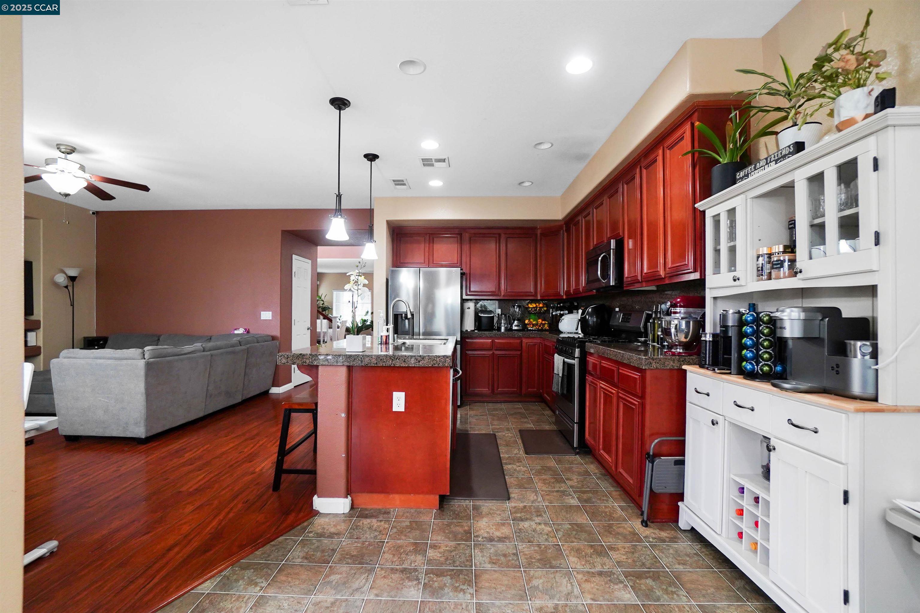 Detail Gallery Image 18 of 44 For 115 Montevino Ct, Oakley,  CA 94561 - 5 Beds | 3 Baths