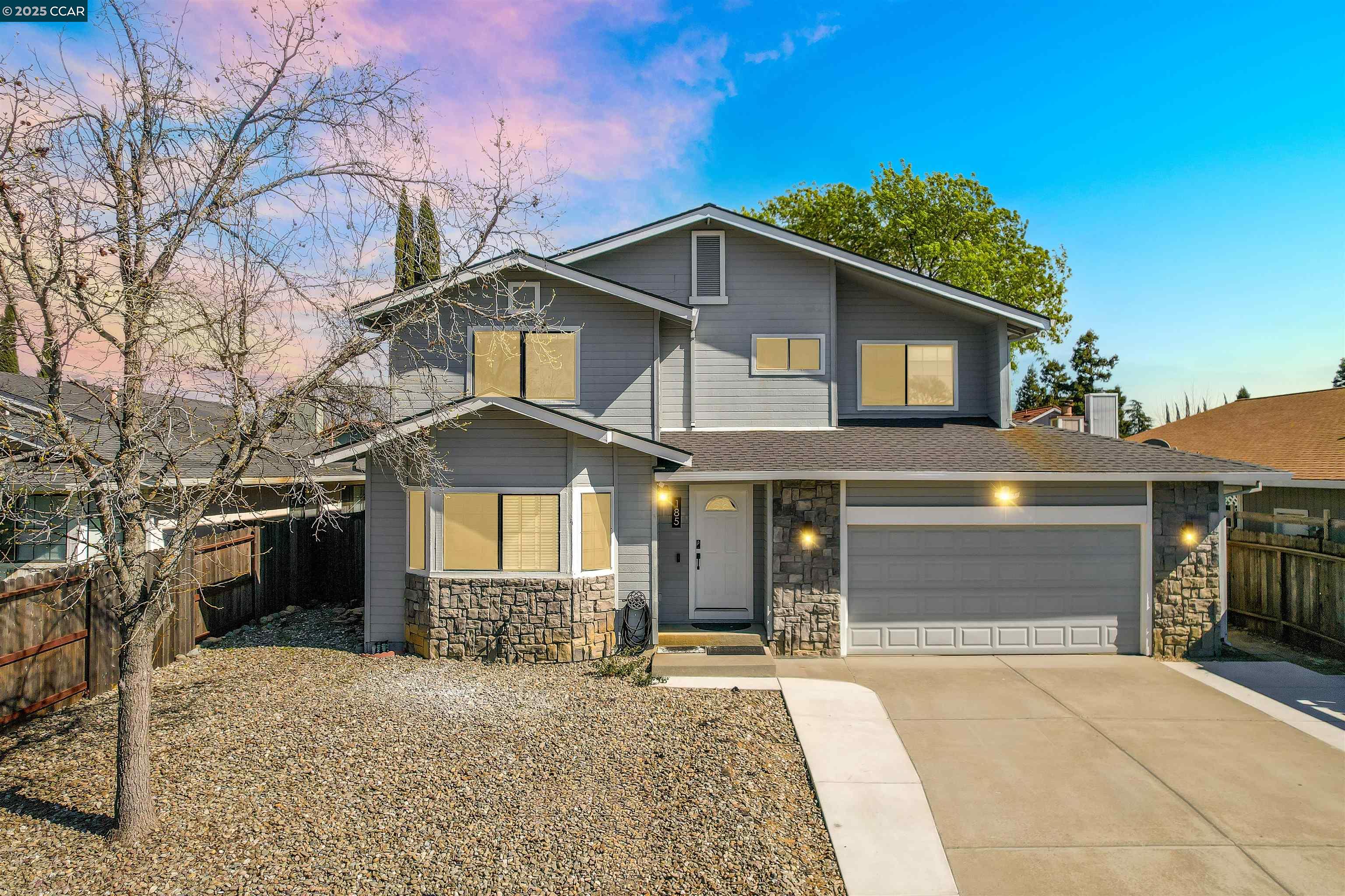 Detail Gallery Image 1 of 48 For 185 Woodridge Cir, Vacaville,  CA 95687 - 4 Beds | 2/1 Baths