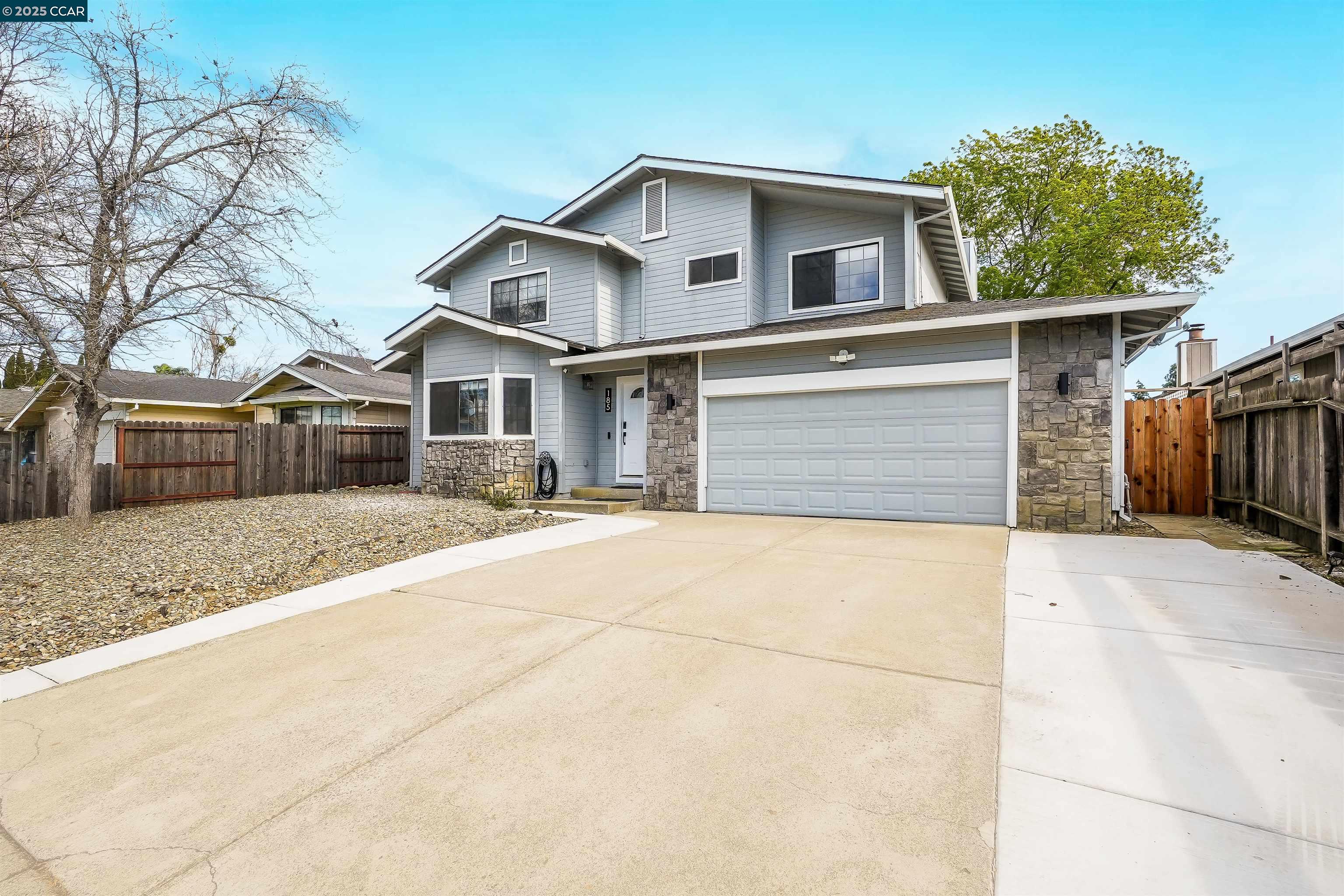 Detail Gallery Image 2 of 48 For 185 Woodridge Cir, Vacaville,  CA 95687 - 4 Beds | 2/1 Baths