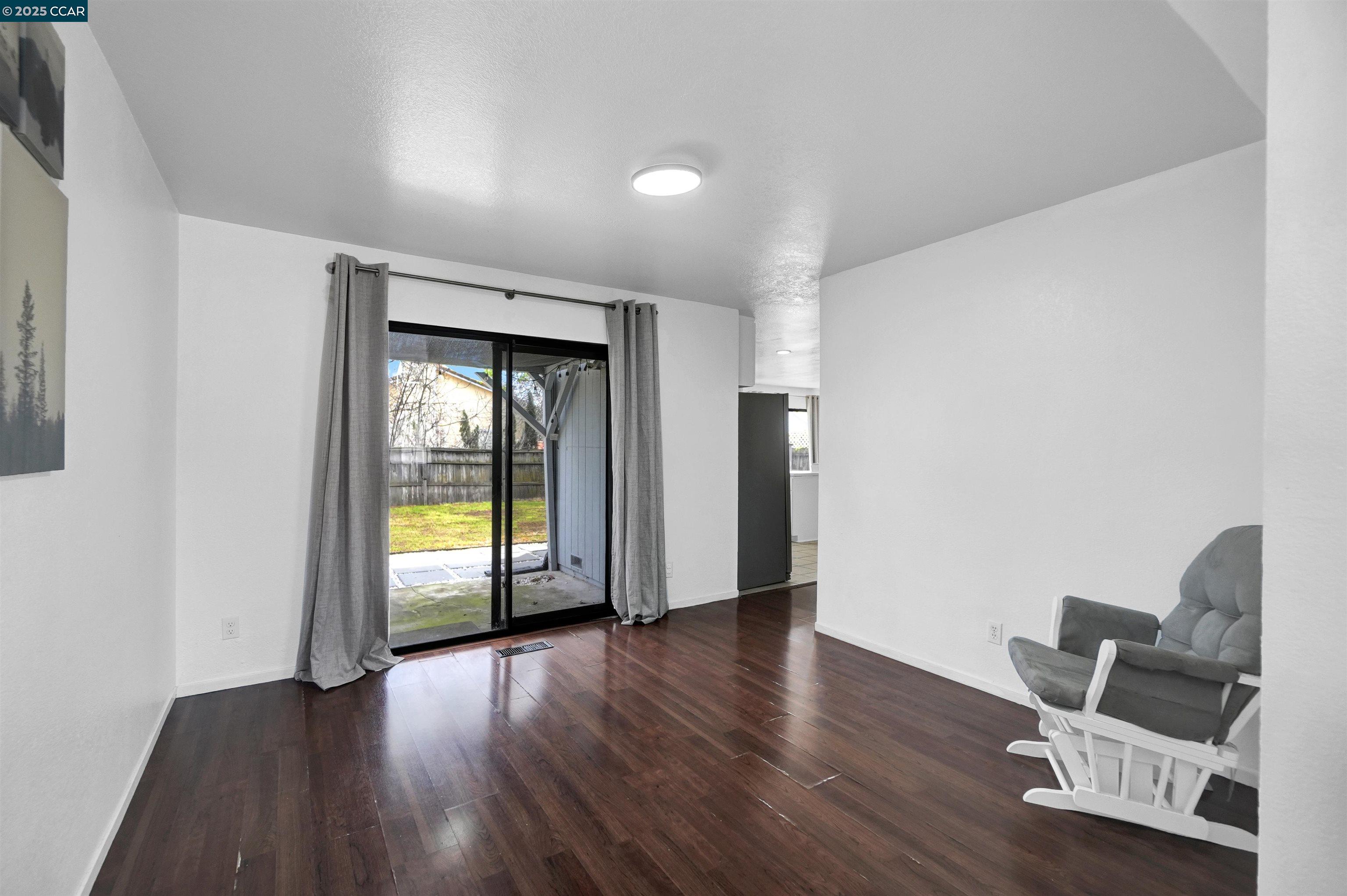 Detail Gallery Image 11 of 48 For 185 Woodridge Cir, Vacaville,  CA 95687 - 4 Beds | 2/1 Baths