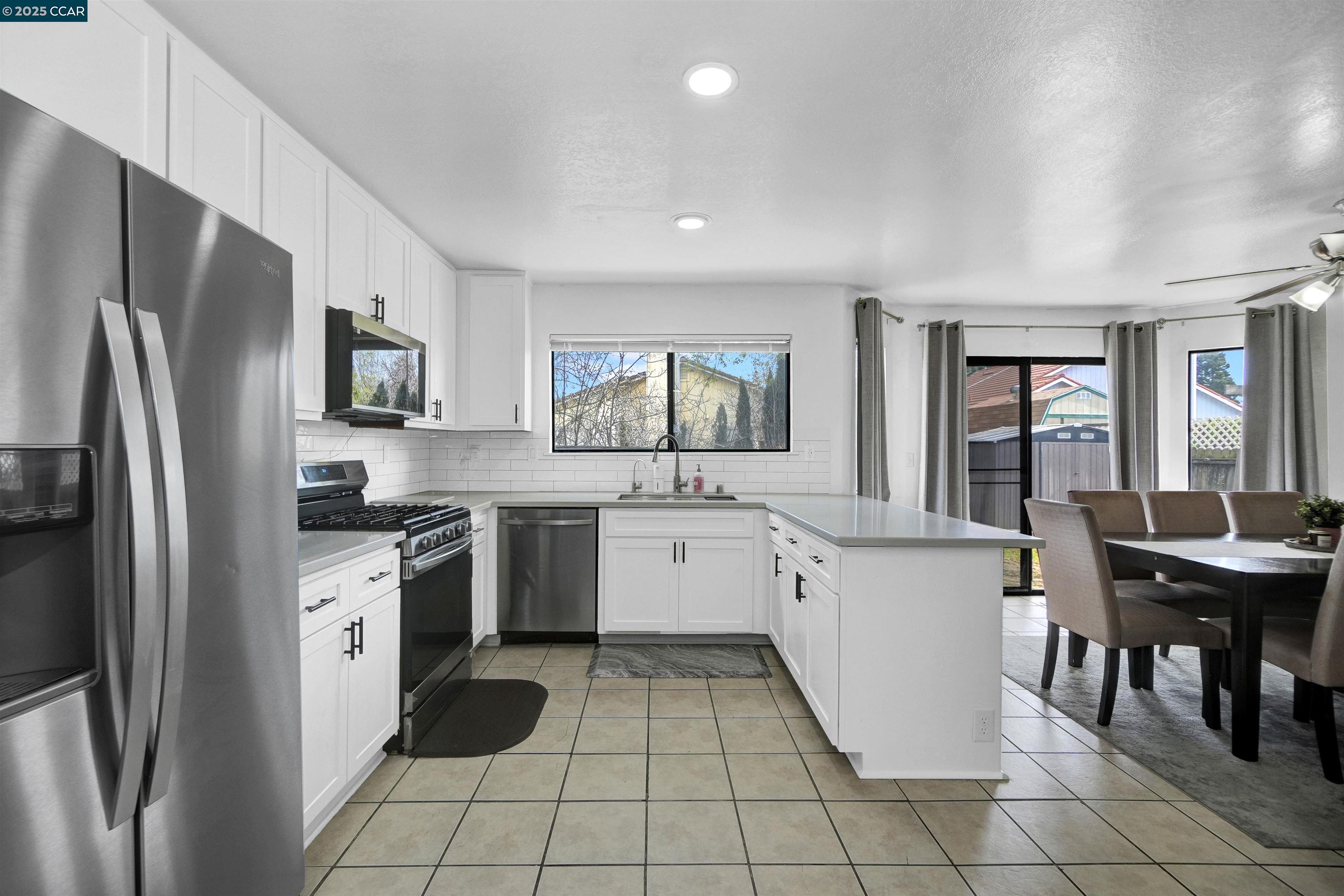 Detail Gallery Image 15 of 48 For 185 Woodridge Cir, Vacaville,  CA 95687 - 4 Beds | 2/1 Baths