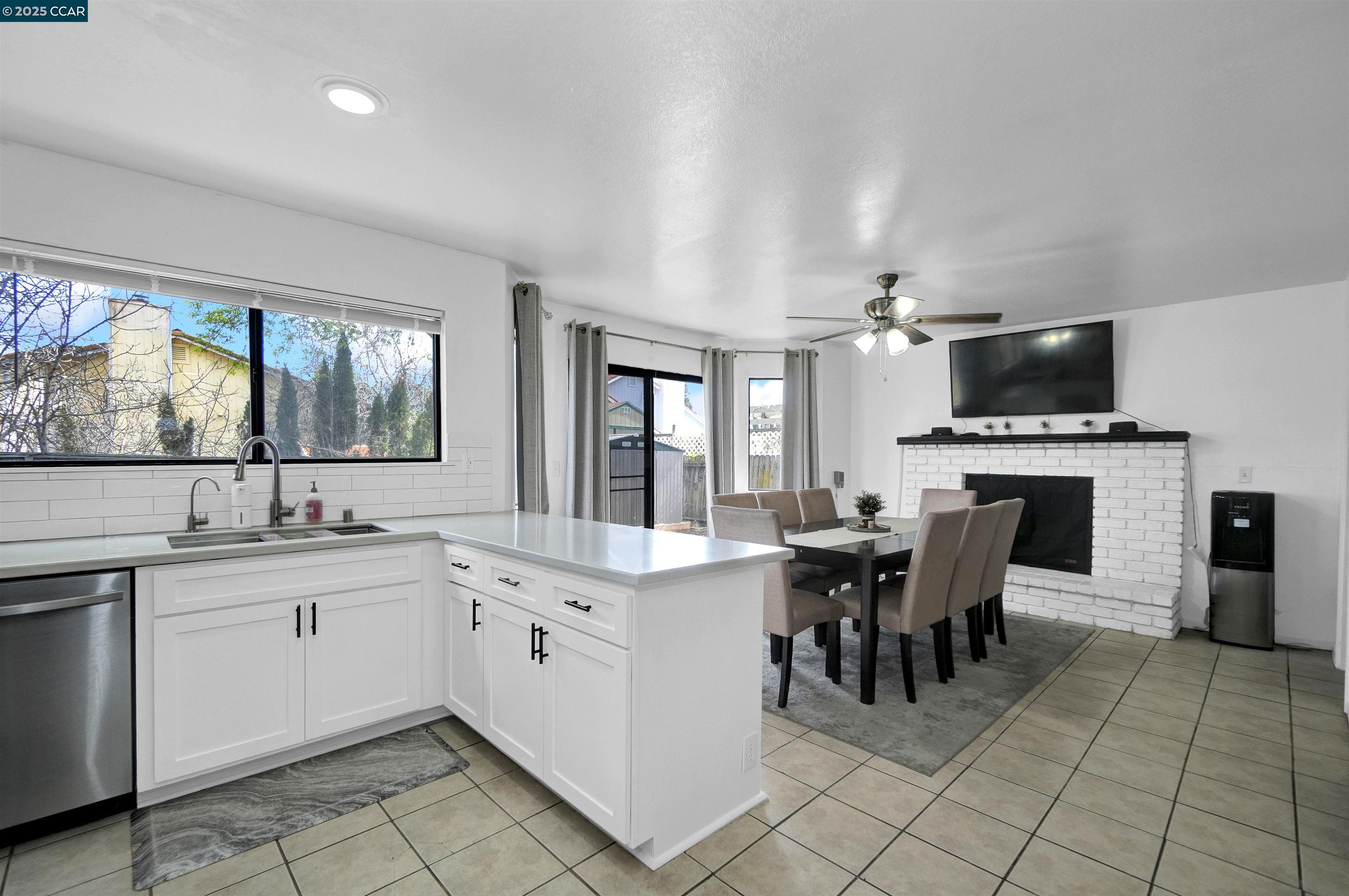 Detail Gallery Image 16 of 48 For 185 Woodridge Cir, Vacaville,  CA 95687 - 4 Beds | 2/1 Baths