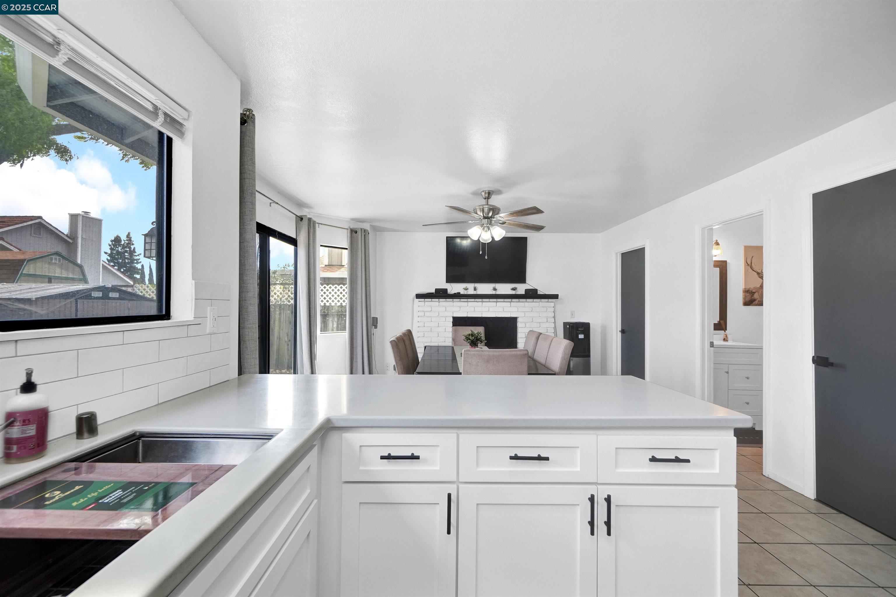 Detail Gallery Image 18 of 48 For 185 Woodridge Cir, Vacaville,  CA 95687 - 4 Beds | 2/1 Baths