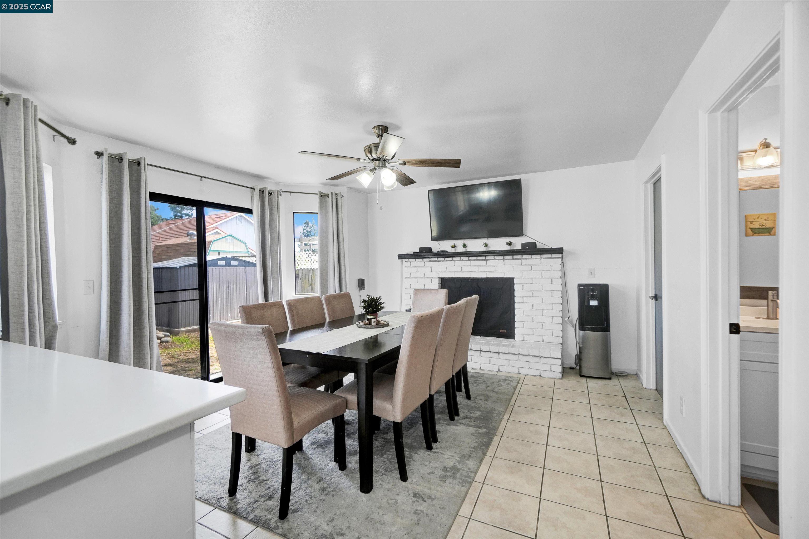 Detail Gallery Image 19 of 48 For 185 Woodridge Cir, Vacaville,  CA 95687 - 4 Beds | 2/1 Baths