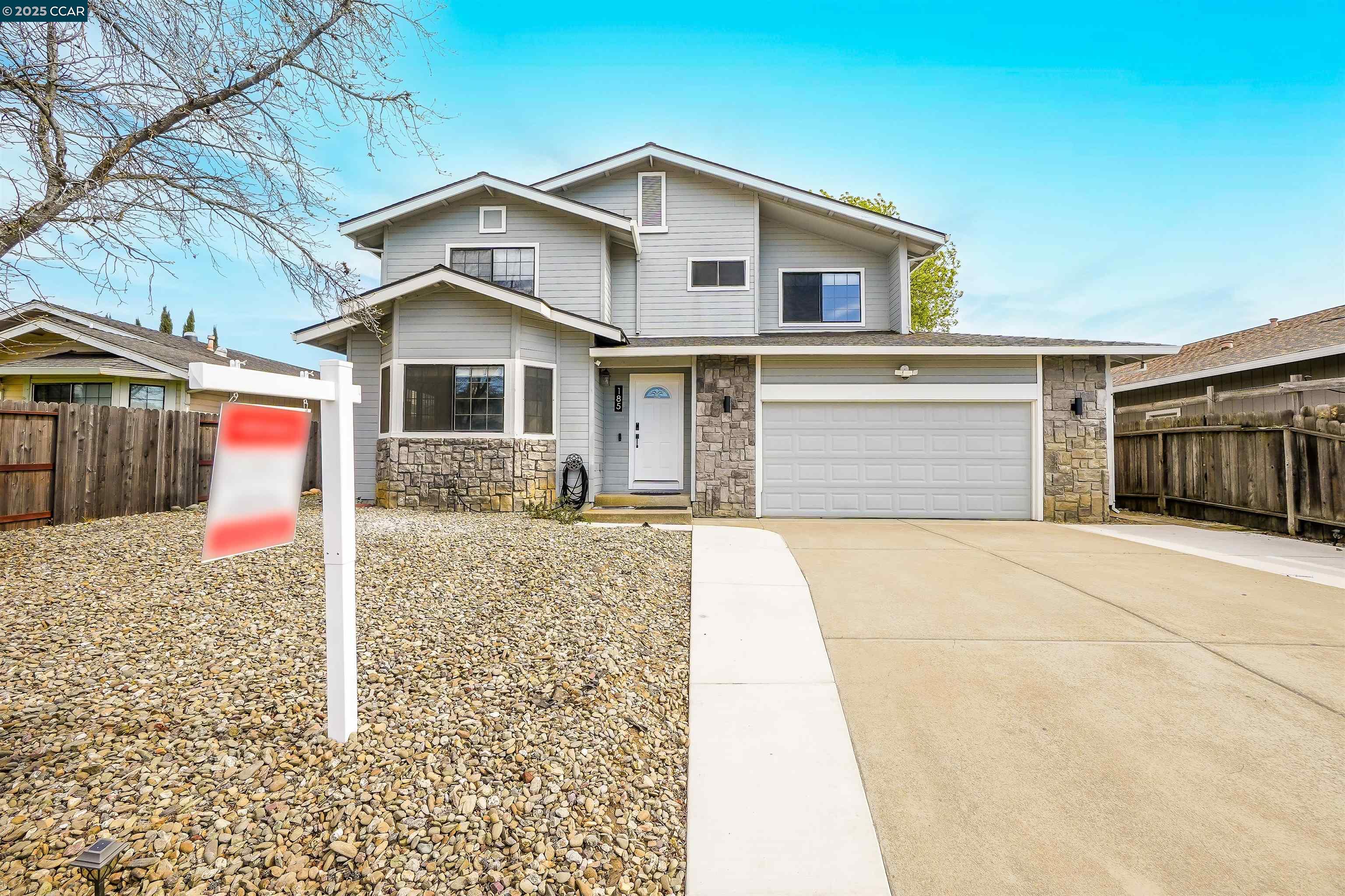 Detail Gallery Image 3 of 48 For 185 Woodridge Cir, Vacaville,  CA 95687 - 4 Beds | 2/1 Baths