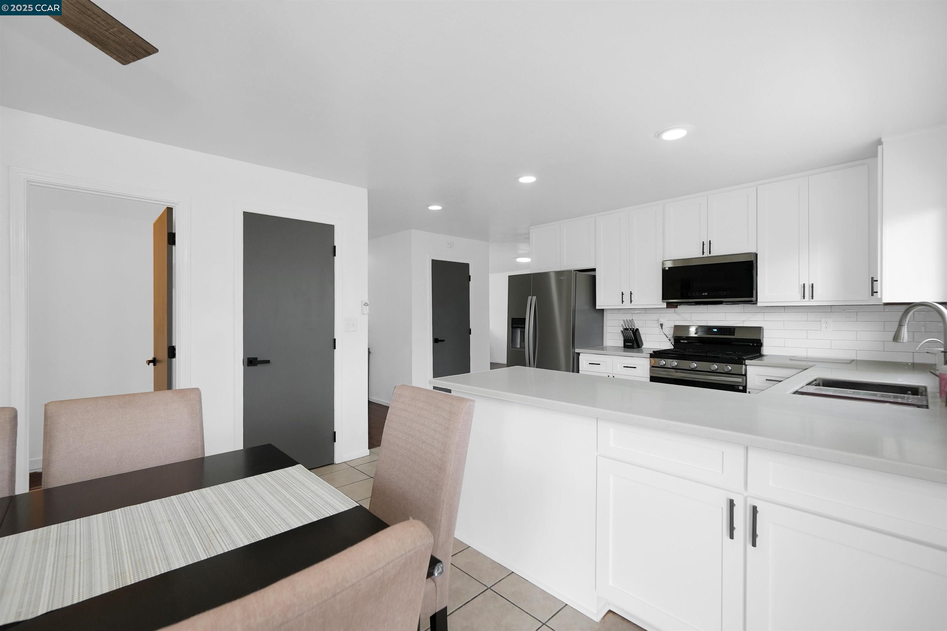 Detail Gallery Image 21 of 48 For 185 Woodridge Cir, Vacaville,  CA 95687 - 4 Beds | 2/1 Baths