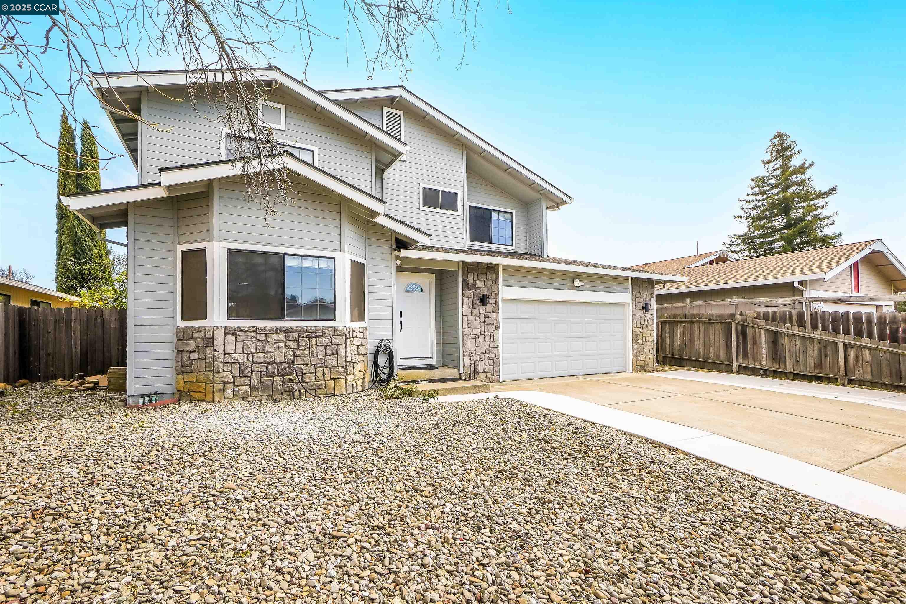 Detail Gallery Image 4 of 48 For 185 Woodridge Cir, Vacaville,  CA 95687 - 4 Beds | 2/1 Baths
