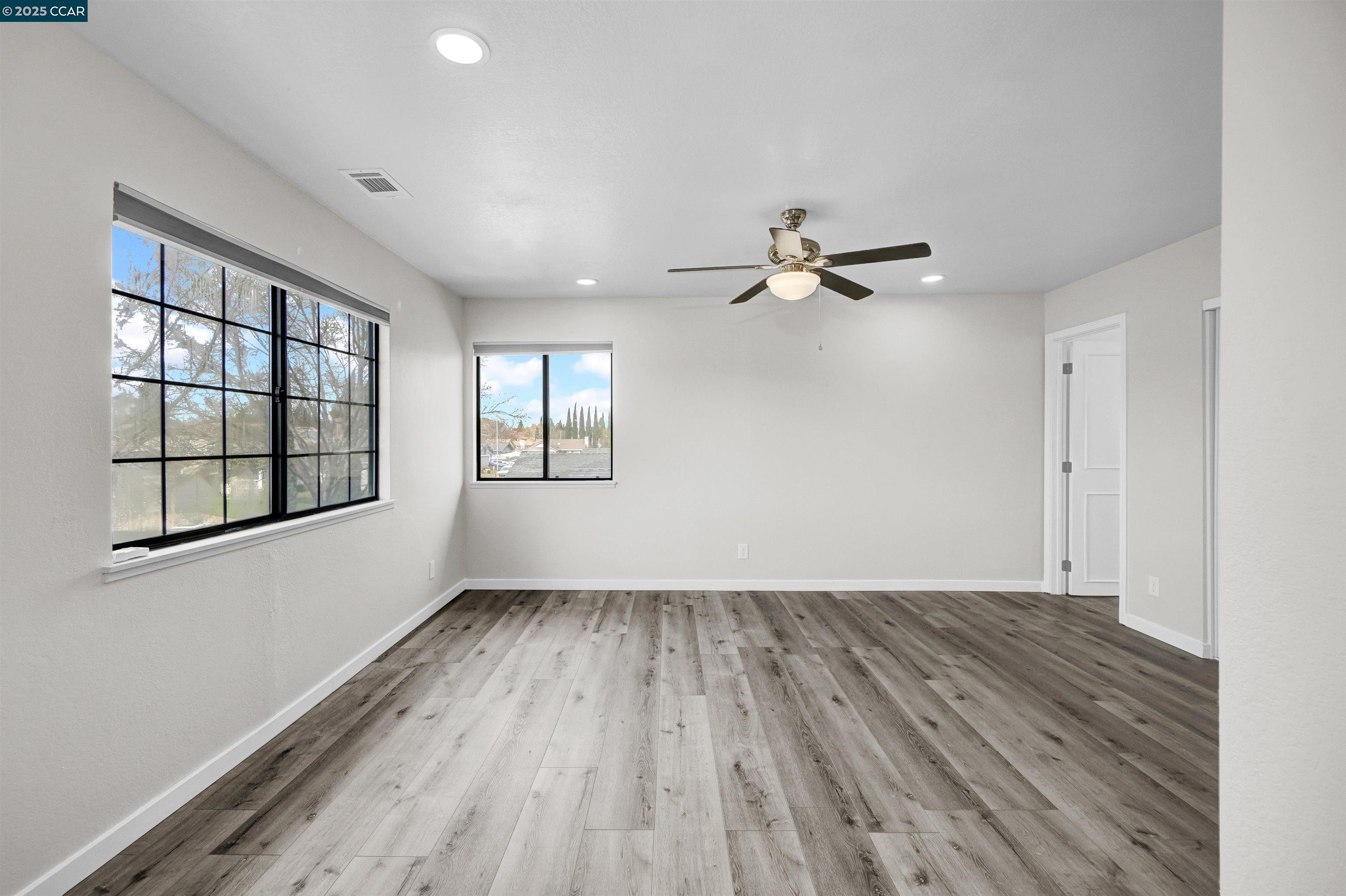 Detail Gallery Image 32 of 48 For 185 Woodridge Cir, Vacaville,  CA 95687 - 4 Beds | 2/1 Baths