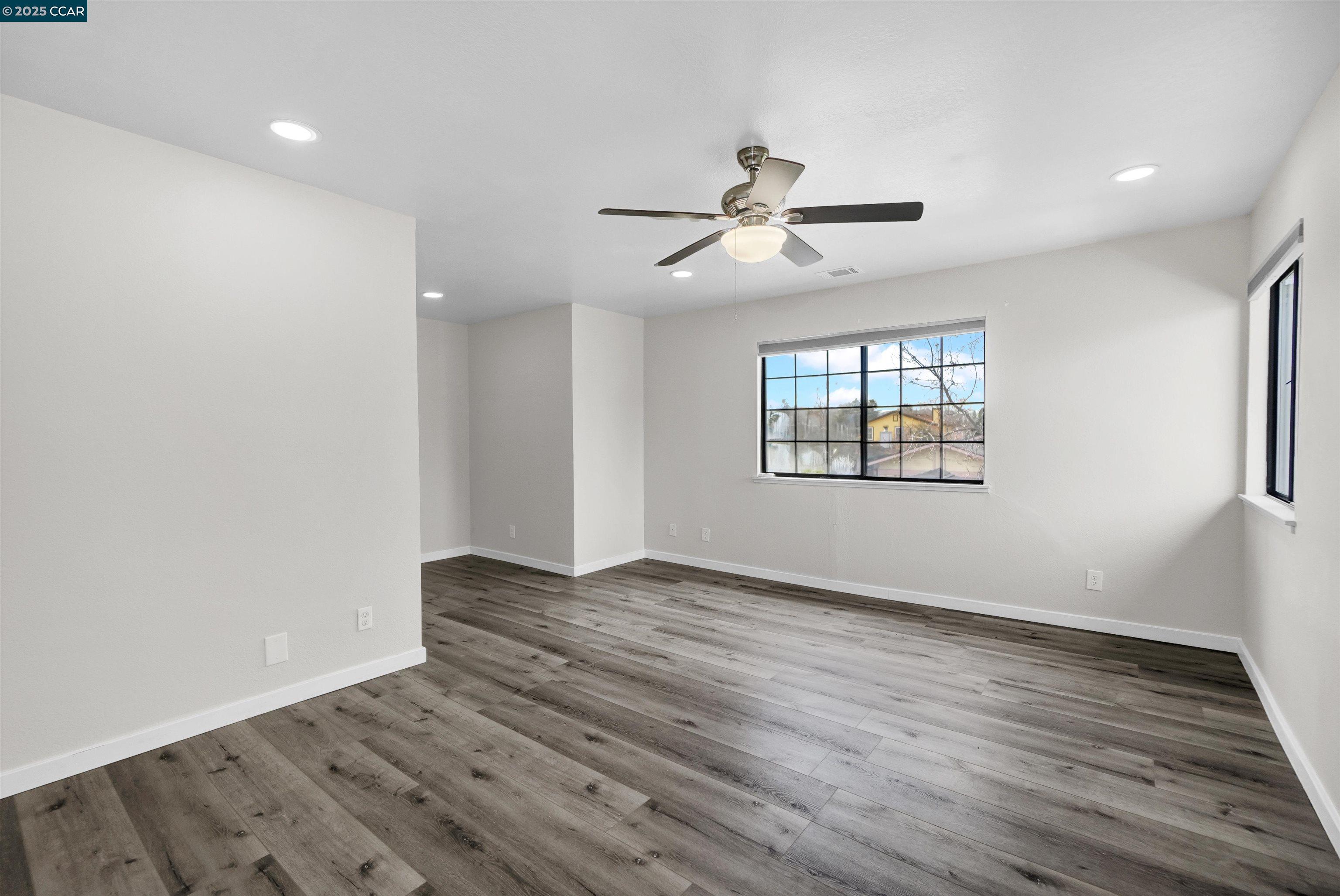 Detail Gallery Image 34 of 48 For 185 Woodridge Cir, Vacaville,  CA 95687 - 4 Beds | 2/1 Baths