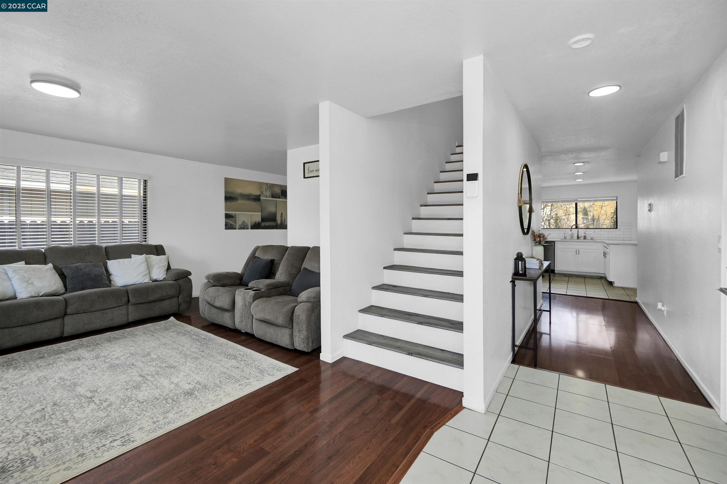 Detail Gallery Image 6 of 48 For 185 Woodridge Cir, Vacaville,  CA 95687 - 4 Beds | 2/1 Baths