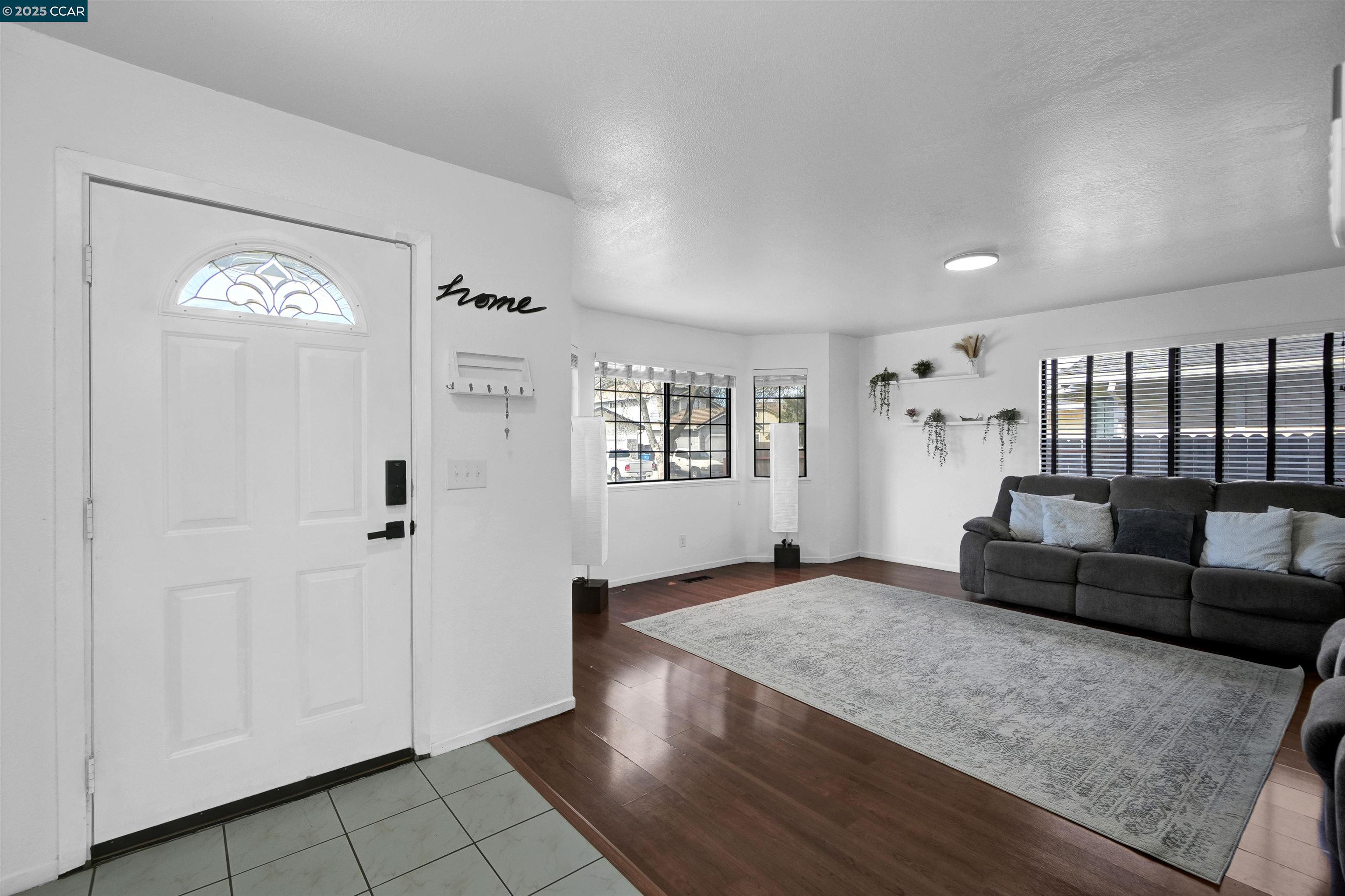 Detail Gallery Image 7 of 48 For 185 Woodridge Cir, Vacaville,  CA 95687 - 4 Beds | 2/1 Baths
