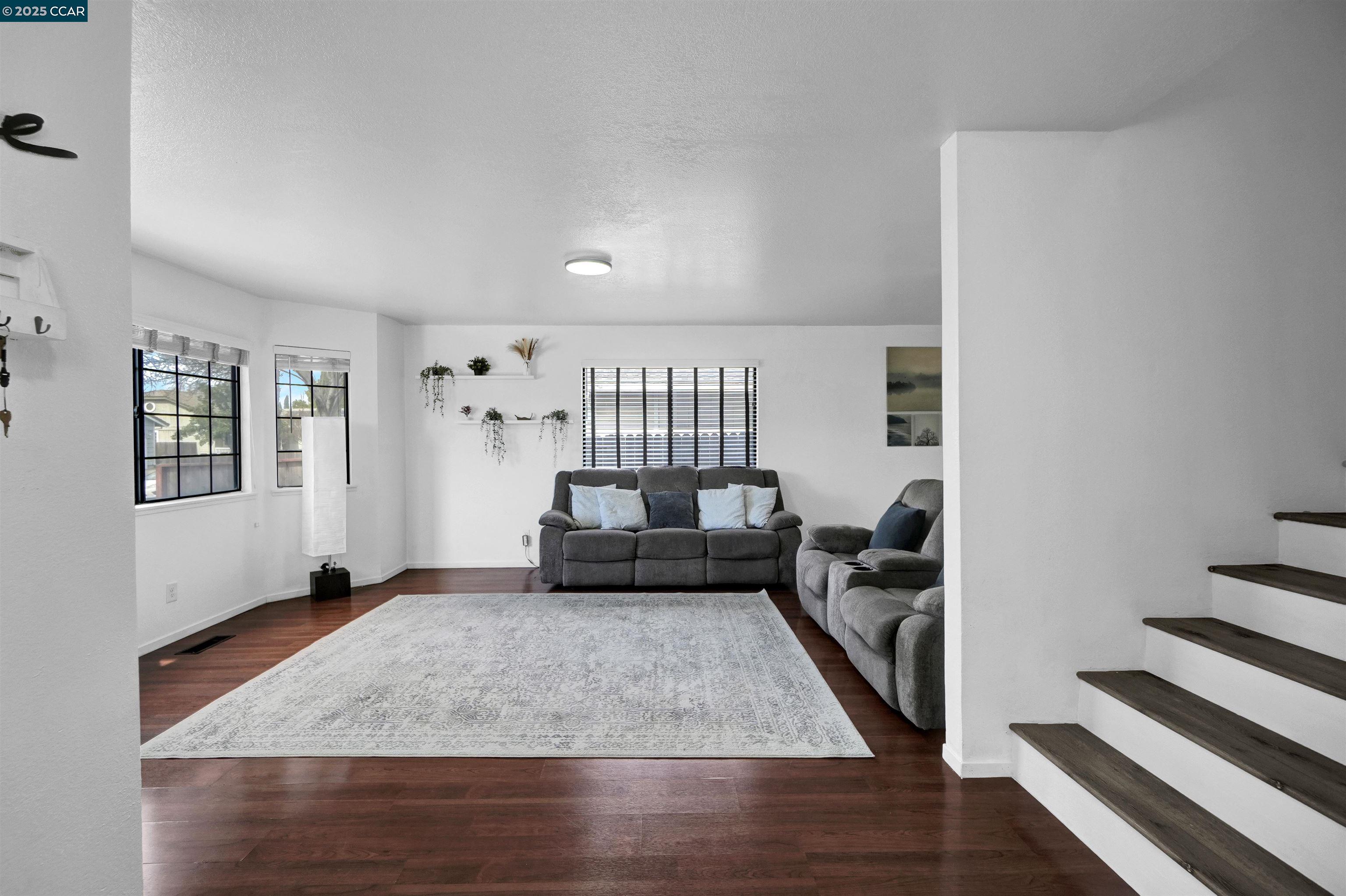 Detail Gallery Image 8 of 48 For 185 Woodridge Cir, Vacaville,  CA 95687 - 4 Beds | 2/1 Baths