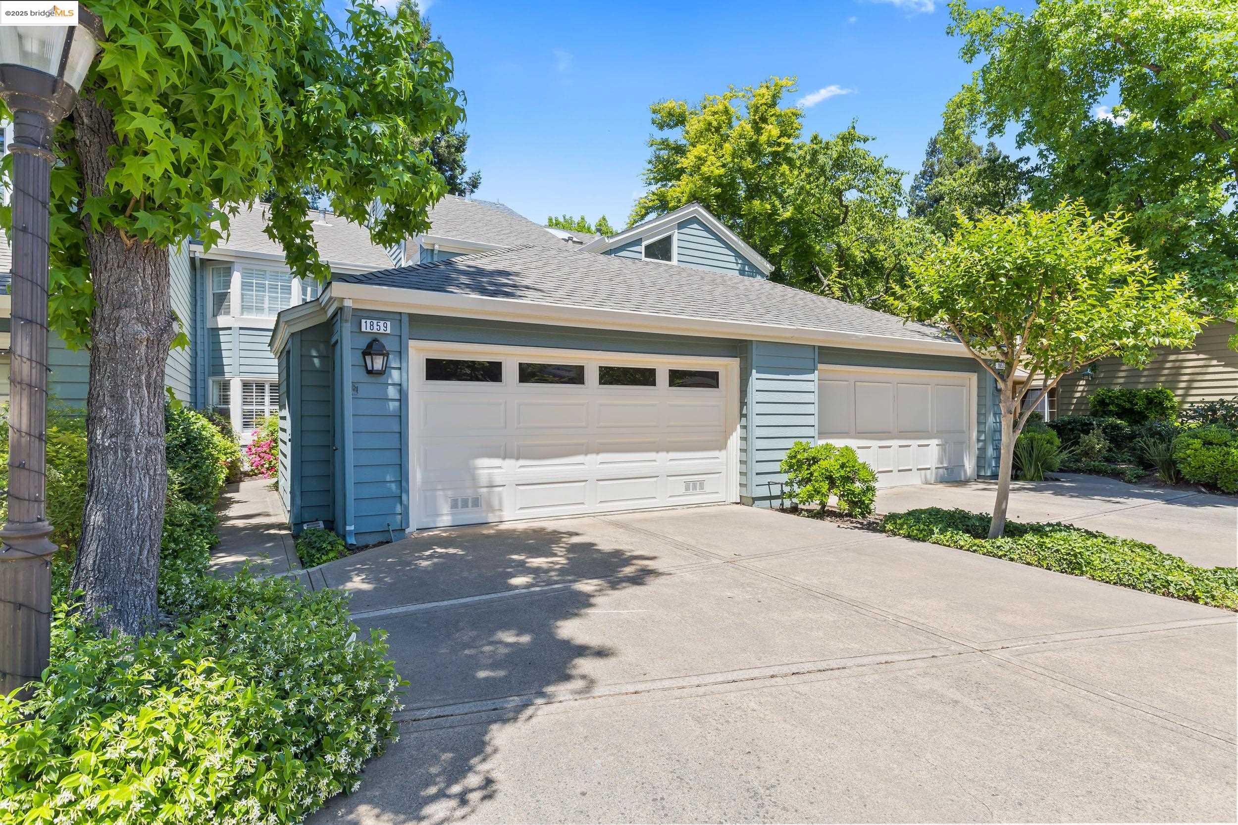 Detail Gallery Image 2 of 38 For 1859 Stratton Cir, Walnut Creek,  CA 94598 - 3 Beds | 3 Baths