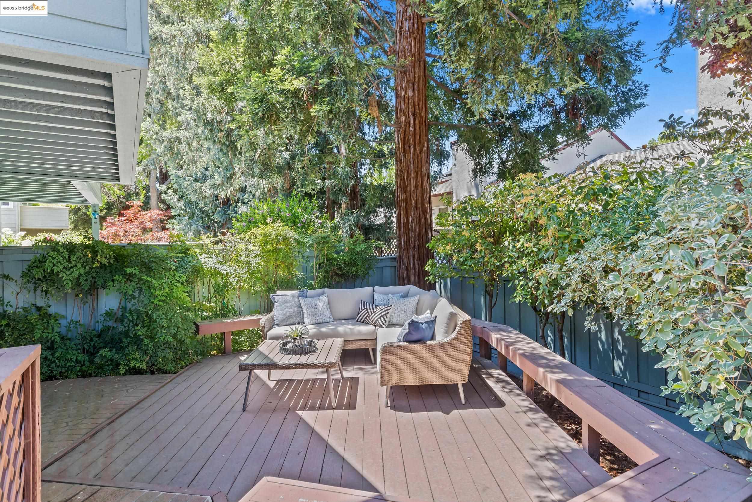 Detail Gallery Image 17 of 38 For 1859 Stratton Cir, Walnut Creek,  CA 94598 - 3 Beds | 3 Baths