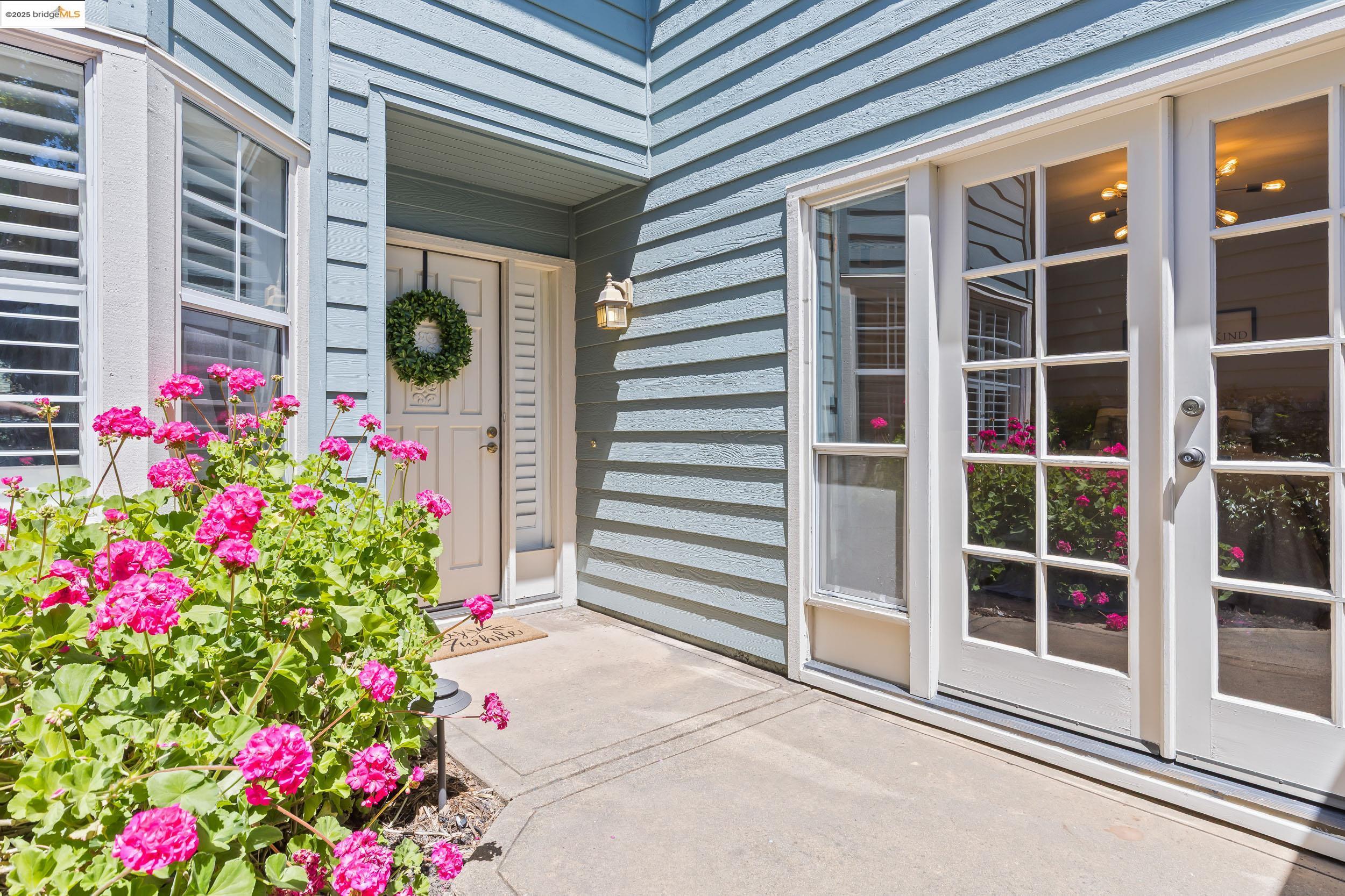 Detail Gallery Image 3 of 38 For 1859 Stratton Cir, Walnut Creek,  CA 94598 - 3 Beds | 3 Baths