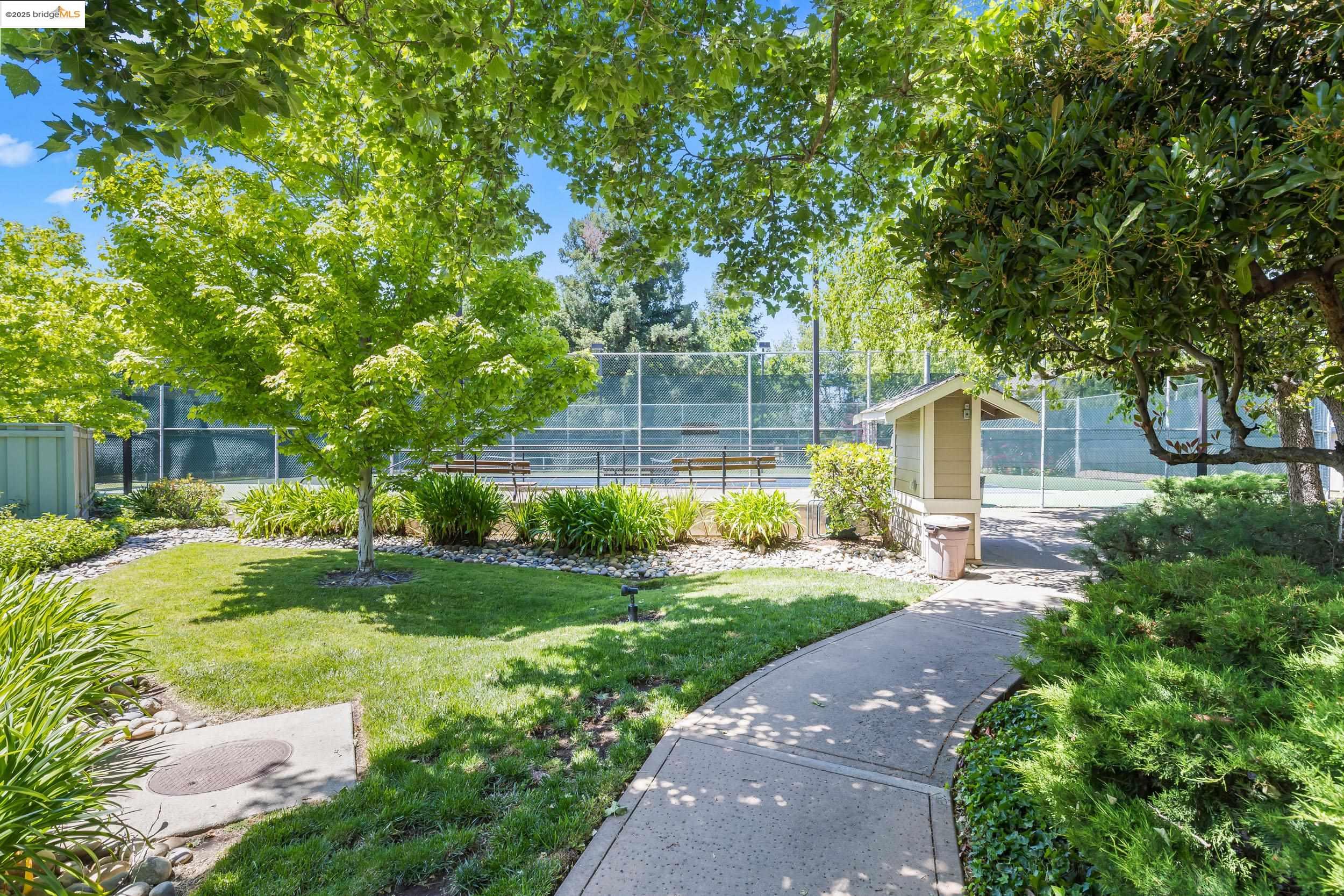 Detail Gallery Image 35 of 38 For 1859 Stratton Cir, Walnut Creek,  CA 94598 - 3 Beds | 3 Baths