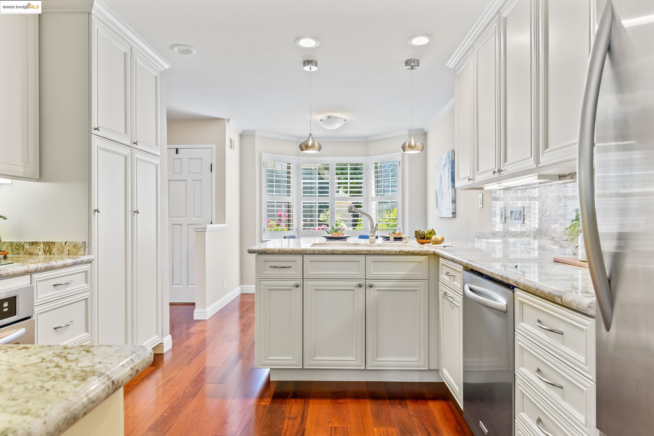 Detail Gallery Image 7 of 38 For 1859 Stratton Cir, Walnut Creek,  CA 94598 - 3 Beds | 3 Baths