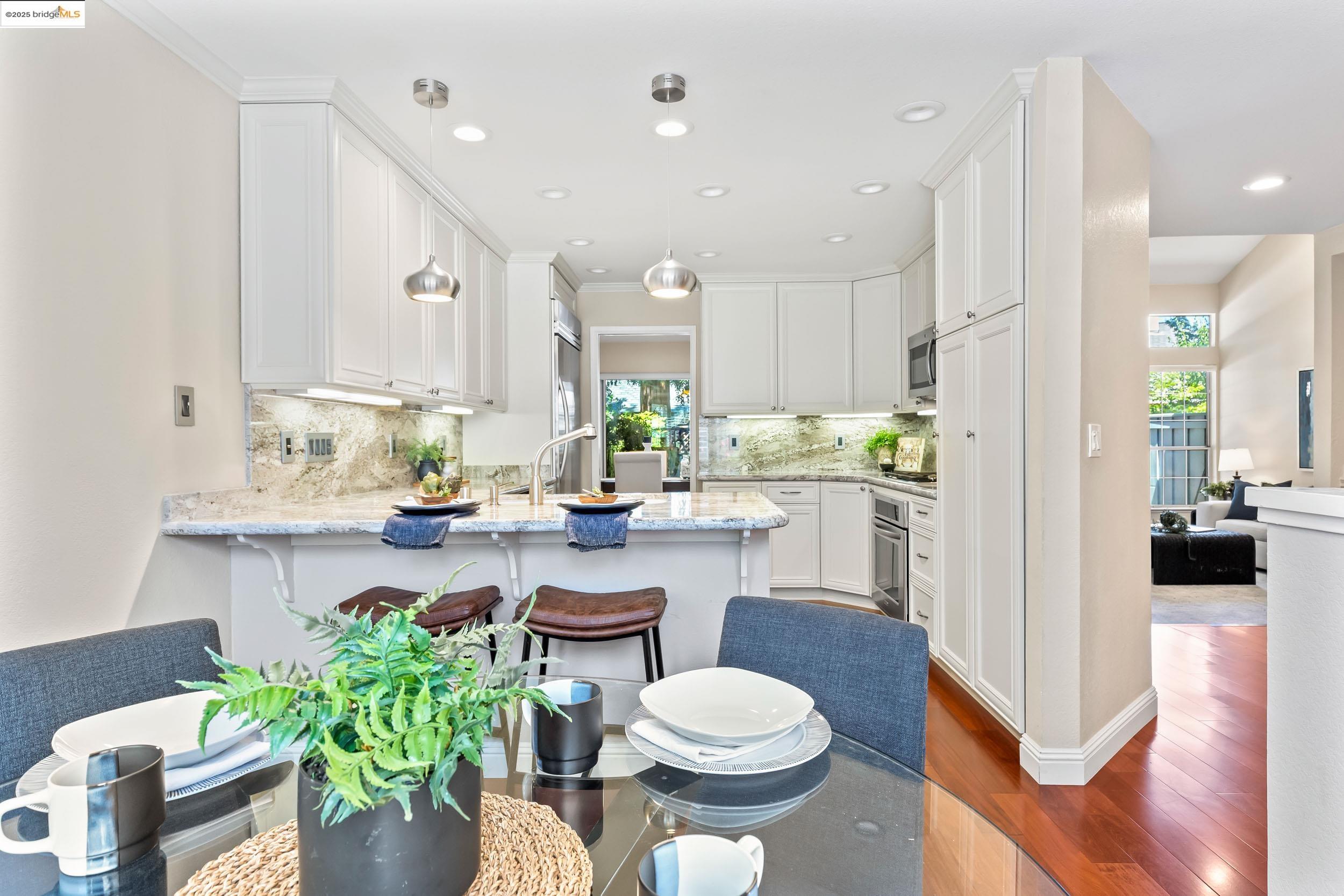 Detail Gallery Image 9 of 38 For 1859 Stratton Cir, Walnut Creek,  CA 94598 - 3 Beds | 3 Baths