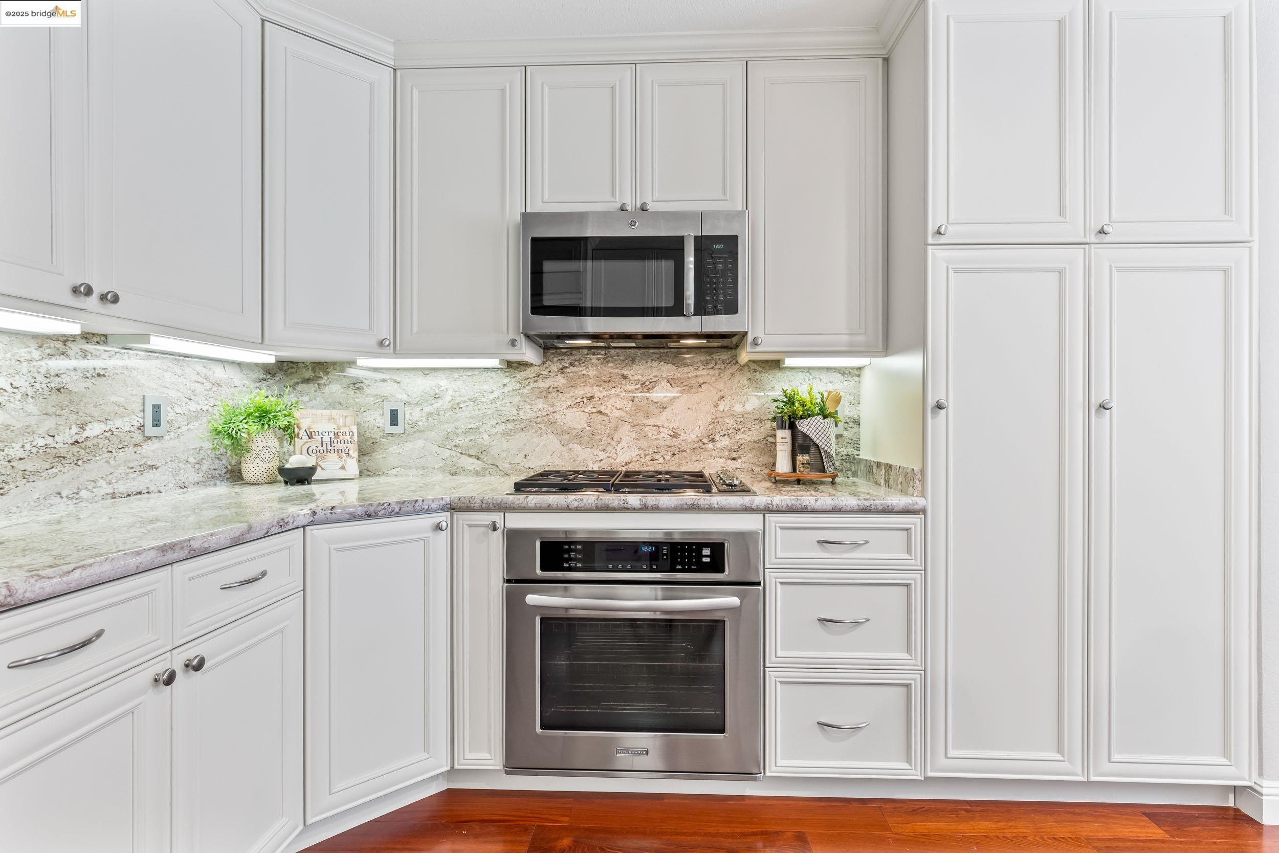 Detail Gallery Image 10 of 38 For 1859 Stratton Cir, Walnut Creek,  CA 94598 - 3 Beds | 3 Baths