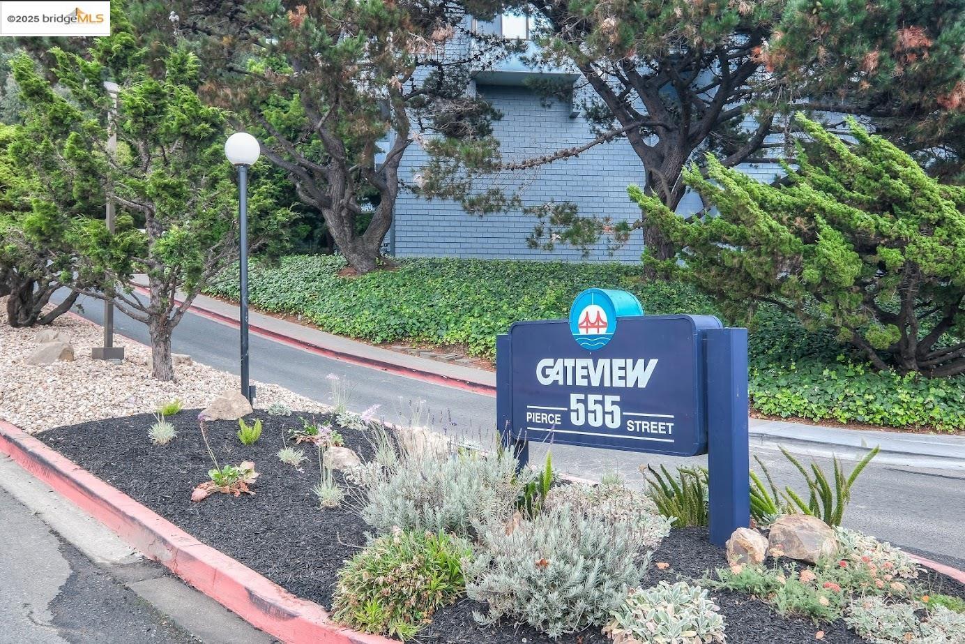Detail Gallery Image 3 of 11 For 555 Pierce St #104,  Albany,  CA 94706 - 1 Beds | 1 Baths