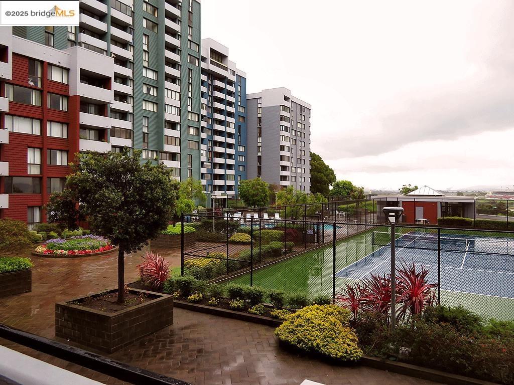 Detail Gallery Image 5 of 11 For 555 Pierce St #104,  Albany,  CA 94706 - 1 Beds | 1 Baths