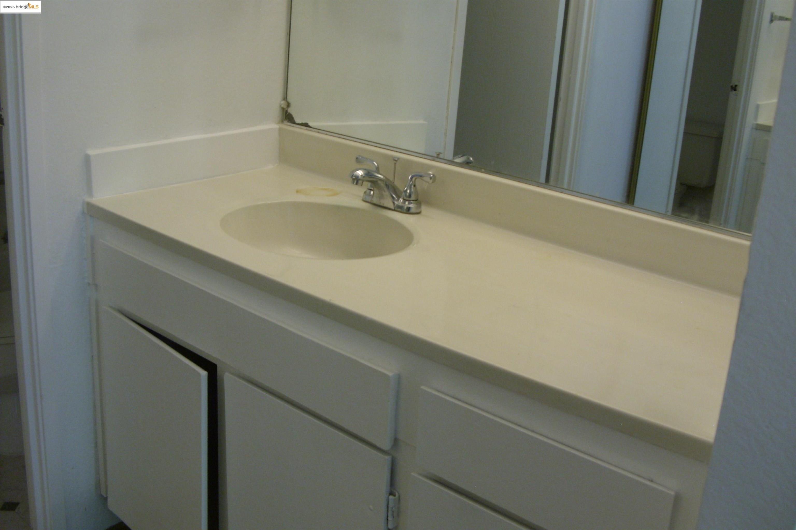 Detail Gallery Image 10 of 11 For 555 Pierce St #104,  Albany,  CA 94706 - 1 Beds | 1 Baths