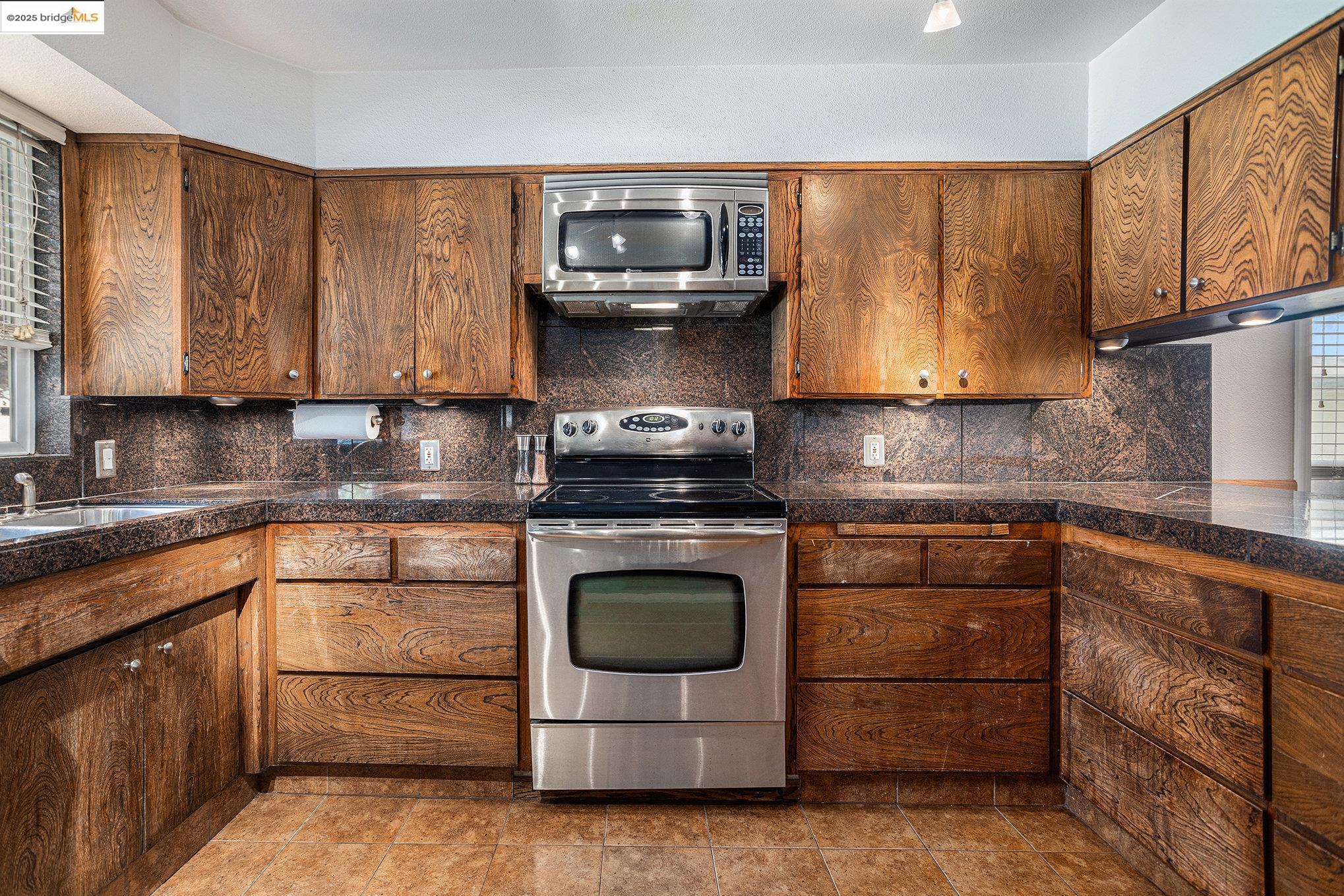 Detail Gallery Image 12 of 29 For 1212 C St, Antioch,  CA 94509 - 4 Beds | 2 Baths