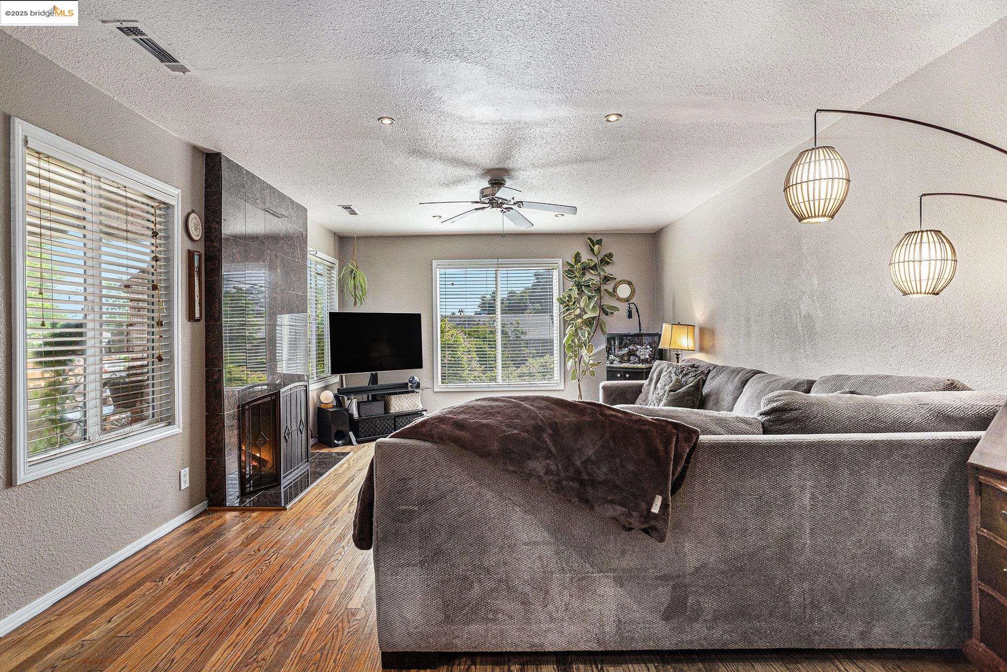 Detail Gallery Image 6 of 29 For 1212 C St, Antioch,  CA 94509 - 4 Beds | 2 Baths