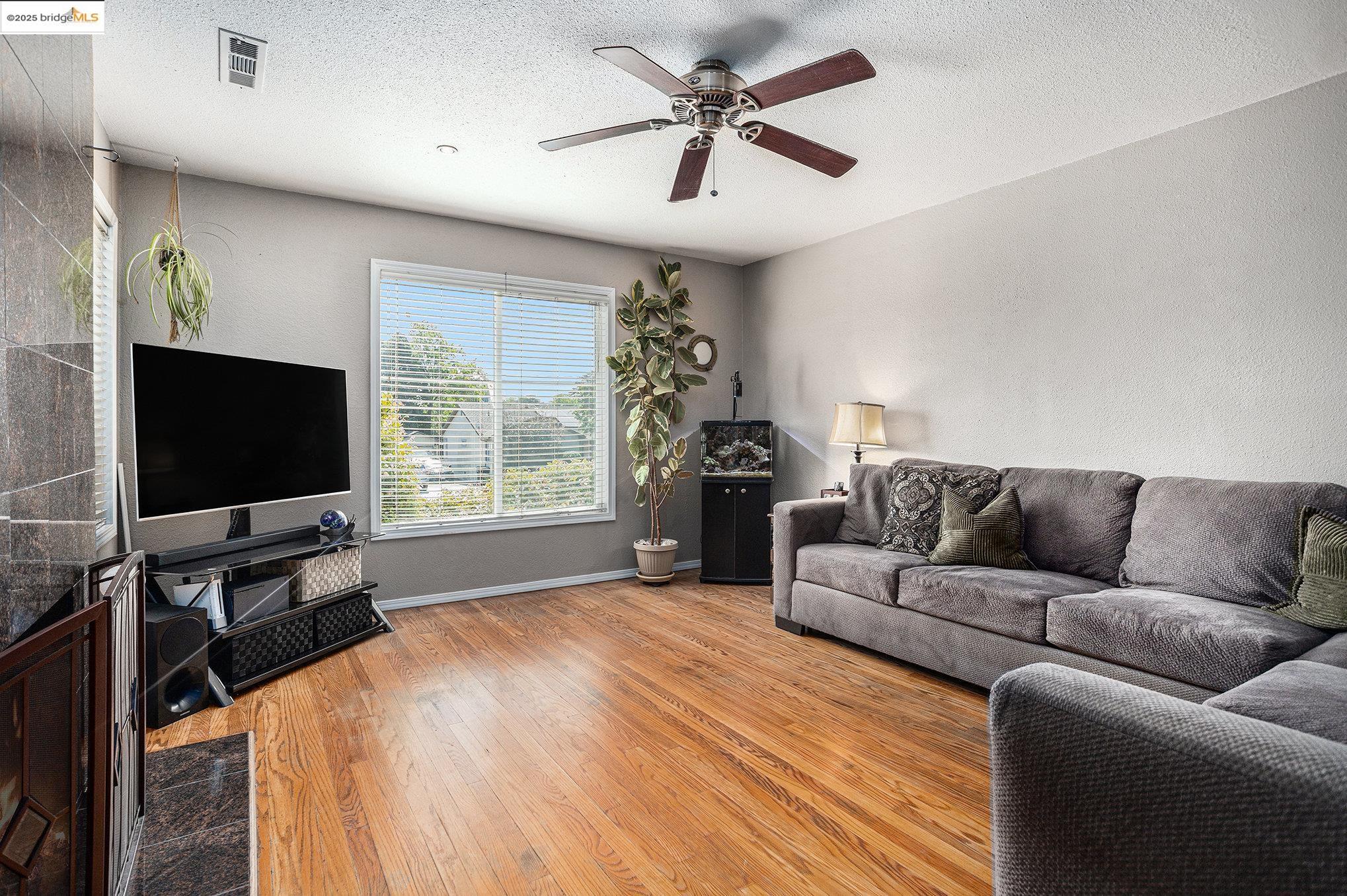 Detail Gallery Image 7 of 29 For 1212 C St, Antioch,  CA 94509 - 4 Beds | 2 Baths