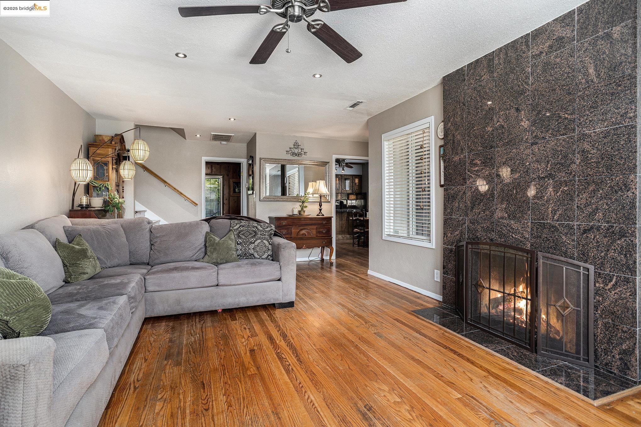 Detail Gallery Image 8 of 29 For 1212 C St, Antioch,  CA 94509 - 4 Beds | 2 Baths