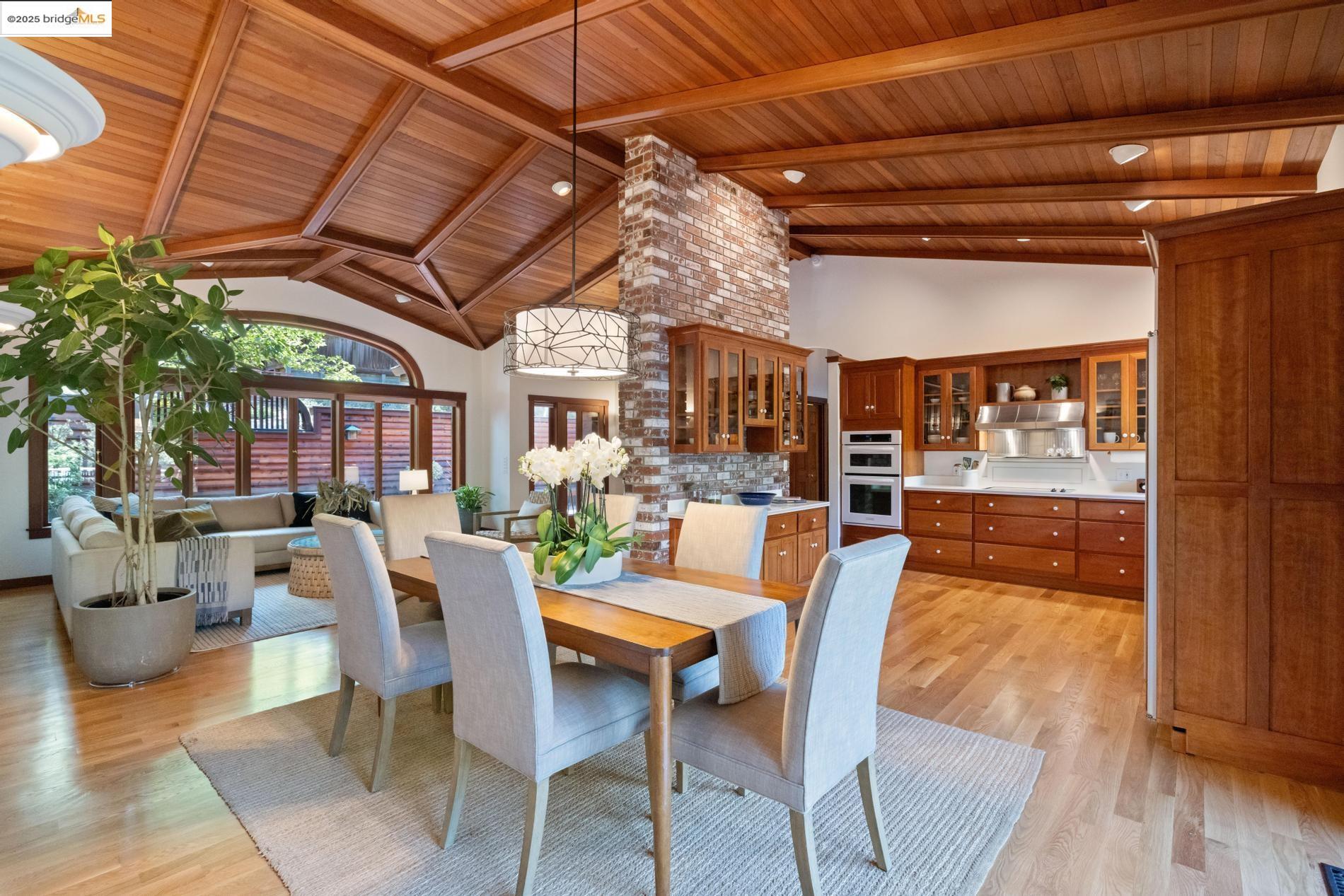 Detail Gallery Image 14 of 60 For 6890 Charing Cross Road, Berkeley,  CA 94705 - 3 Beds | 2/1 Baths