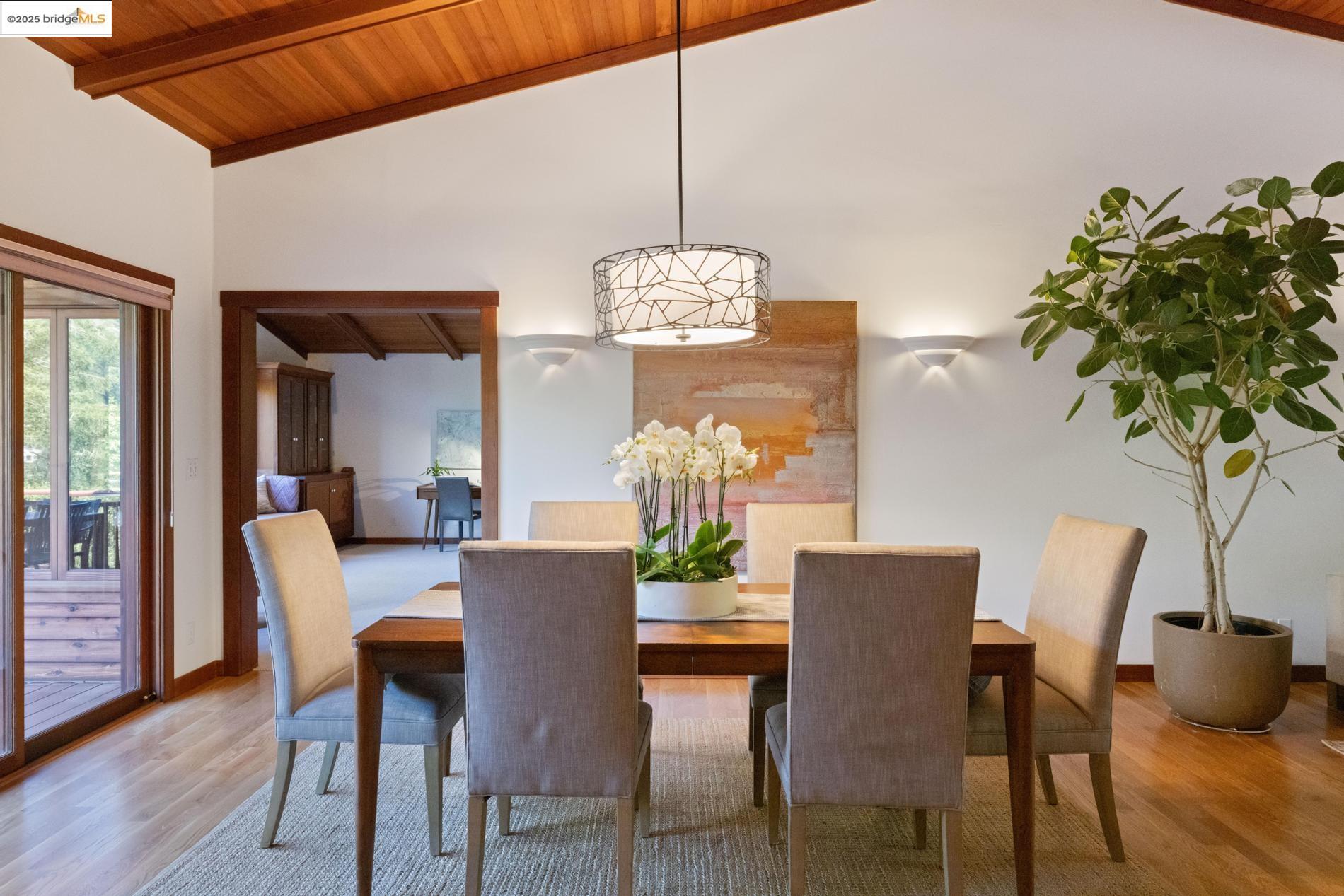 Detail Gallery Image 15 of 60 For 6890 Charing Cross Road, Berkeley,  CA 94705 - 3 Beds | 2/1 Baths